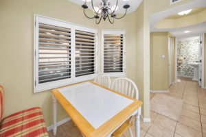 Kitchen Eat-in Area2