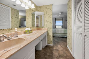 Primary Bathroom1c