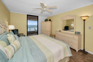 Primary Bedroom1b