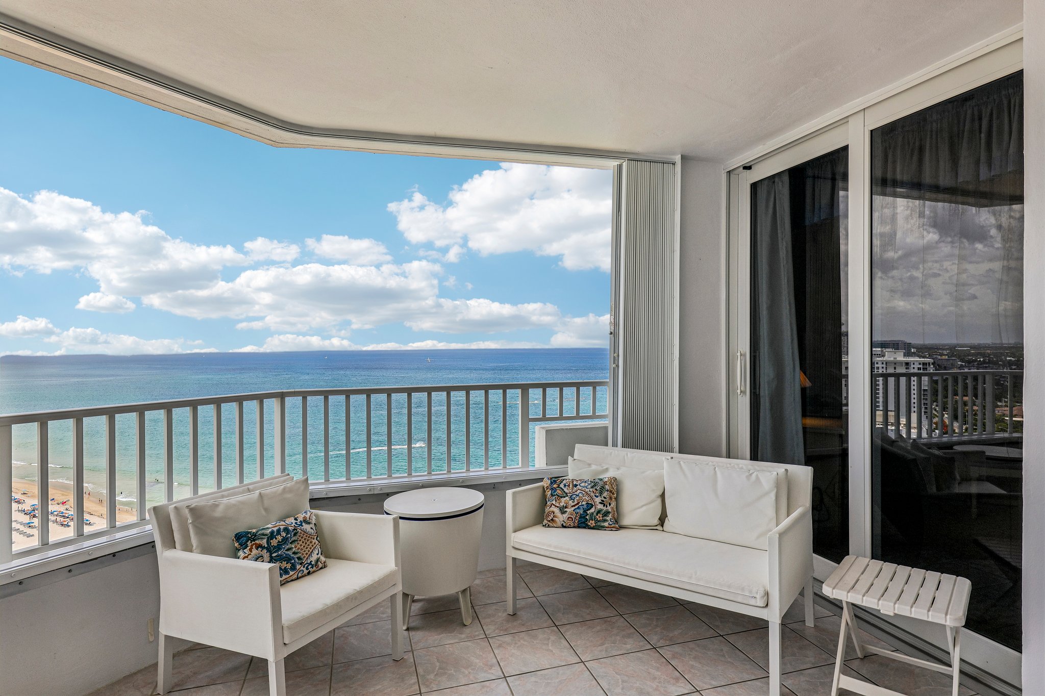 Amazing oversized terrace with huge views from the sub-penthouse