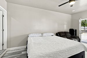 Photo 32