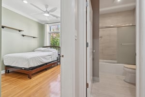 S Indiana Ave D-L2709-019.jpg