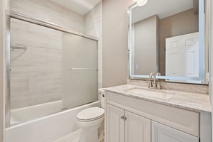S Indiana Ave D-L2709-020.jpg