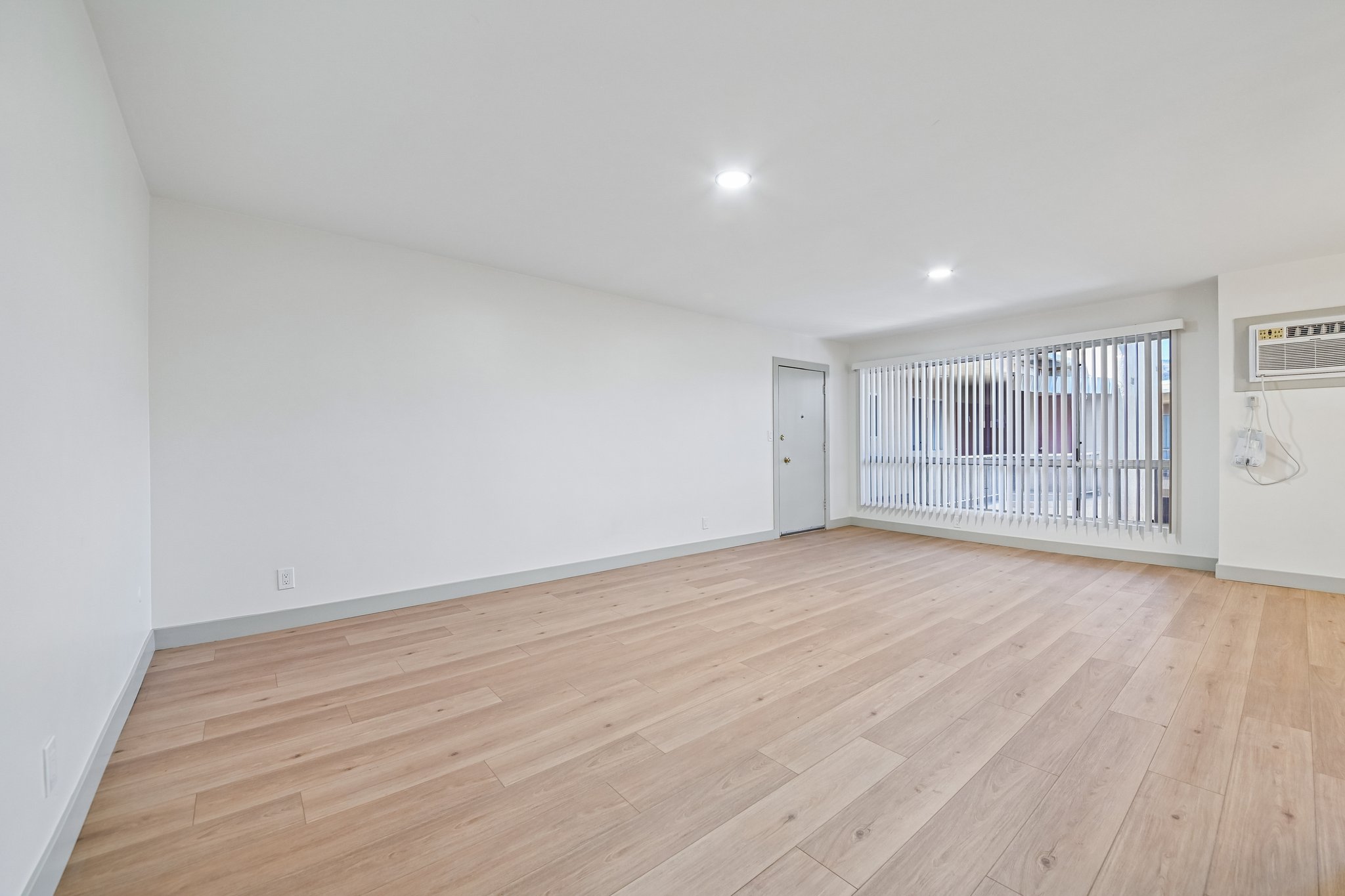 1342 N Fuller Ave Unit 303-S0805-003.jpg