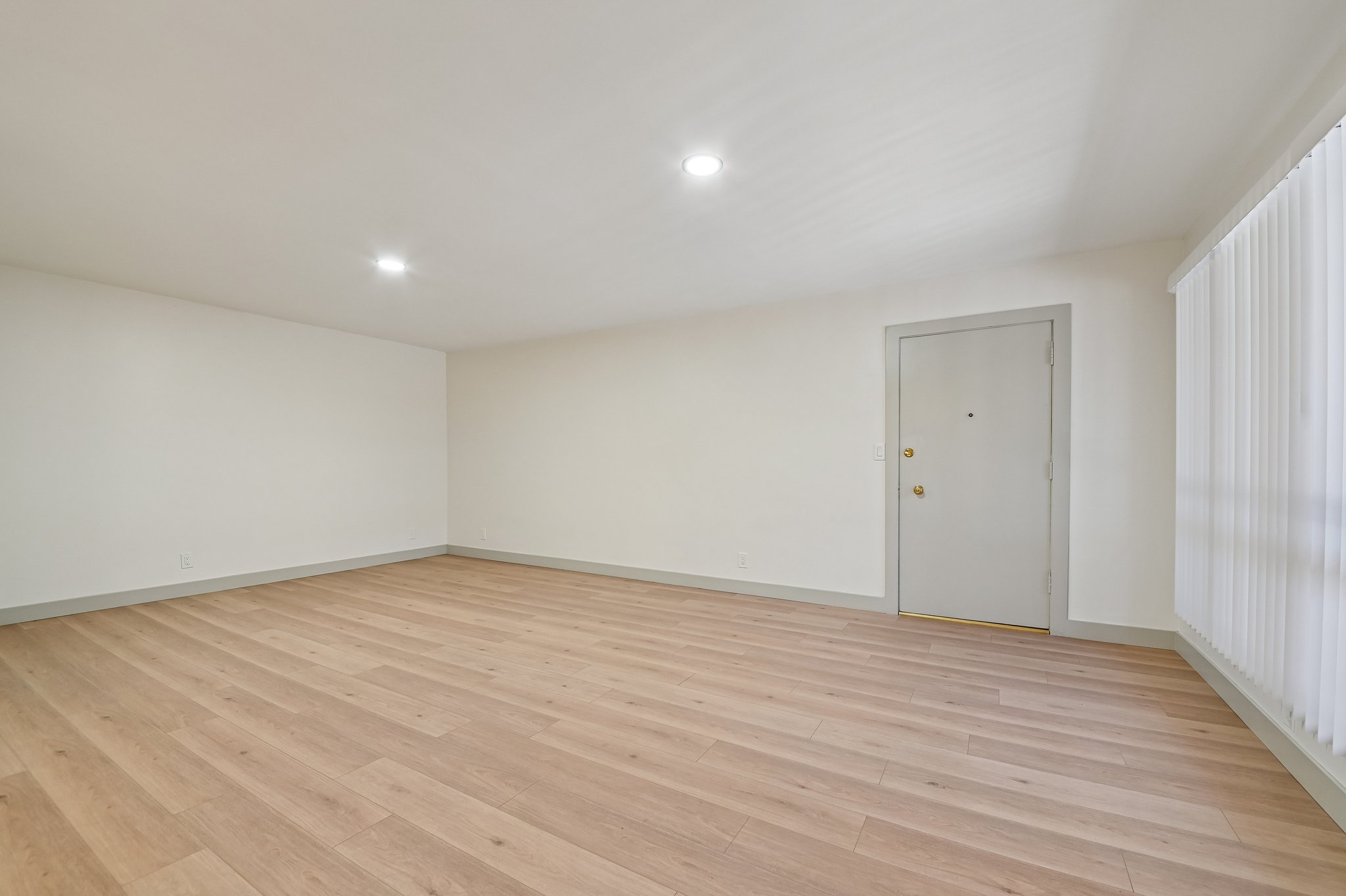 1342 N Fuller Ave Unit 203-S0805-004.jpg