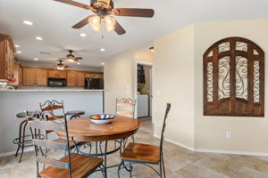 Kitchen/Breakfast Area