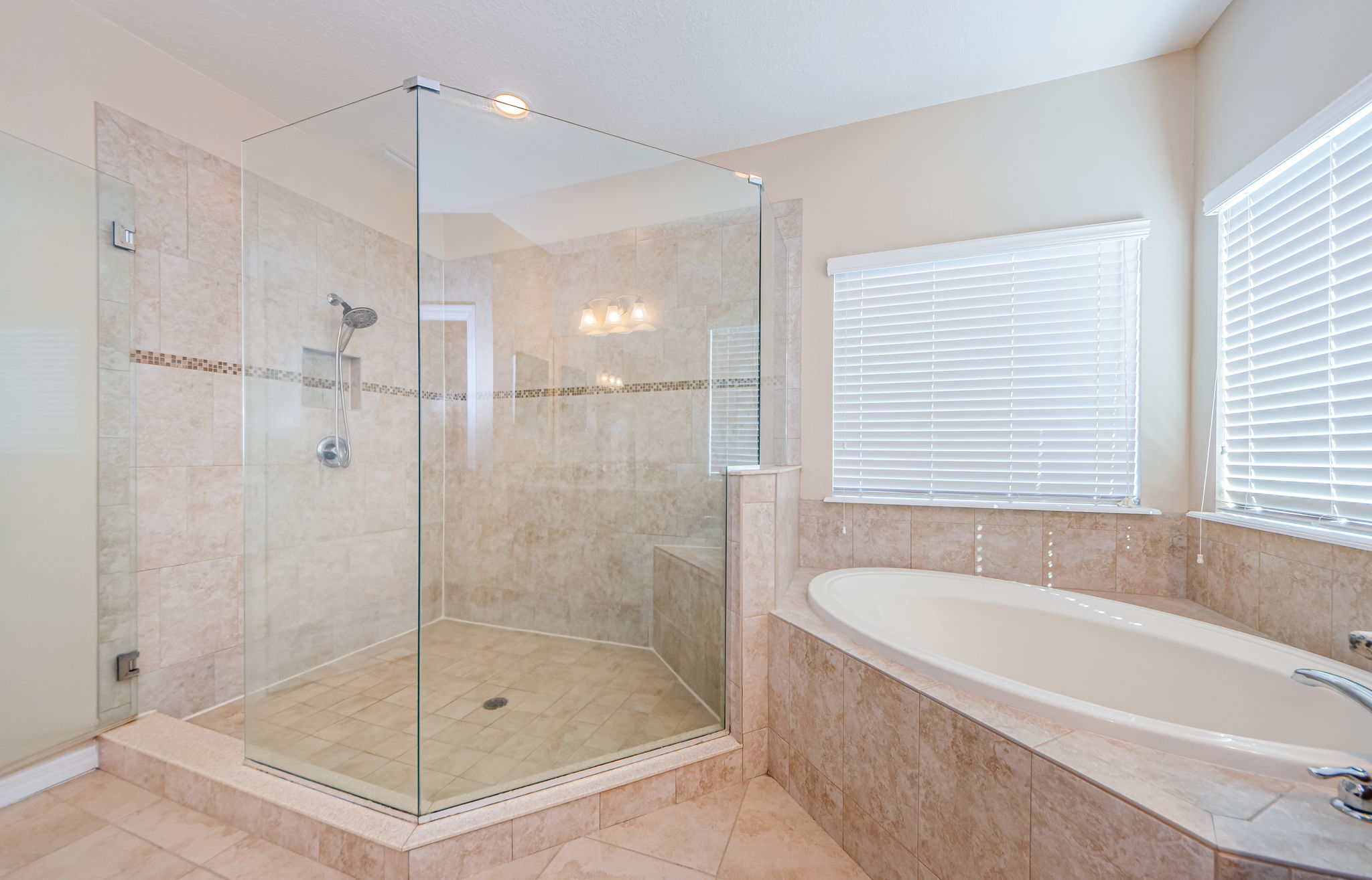 Upper Level Master Bathrom 1b