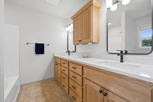 Ensuite Primary Bathroom