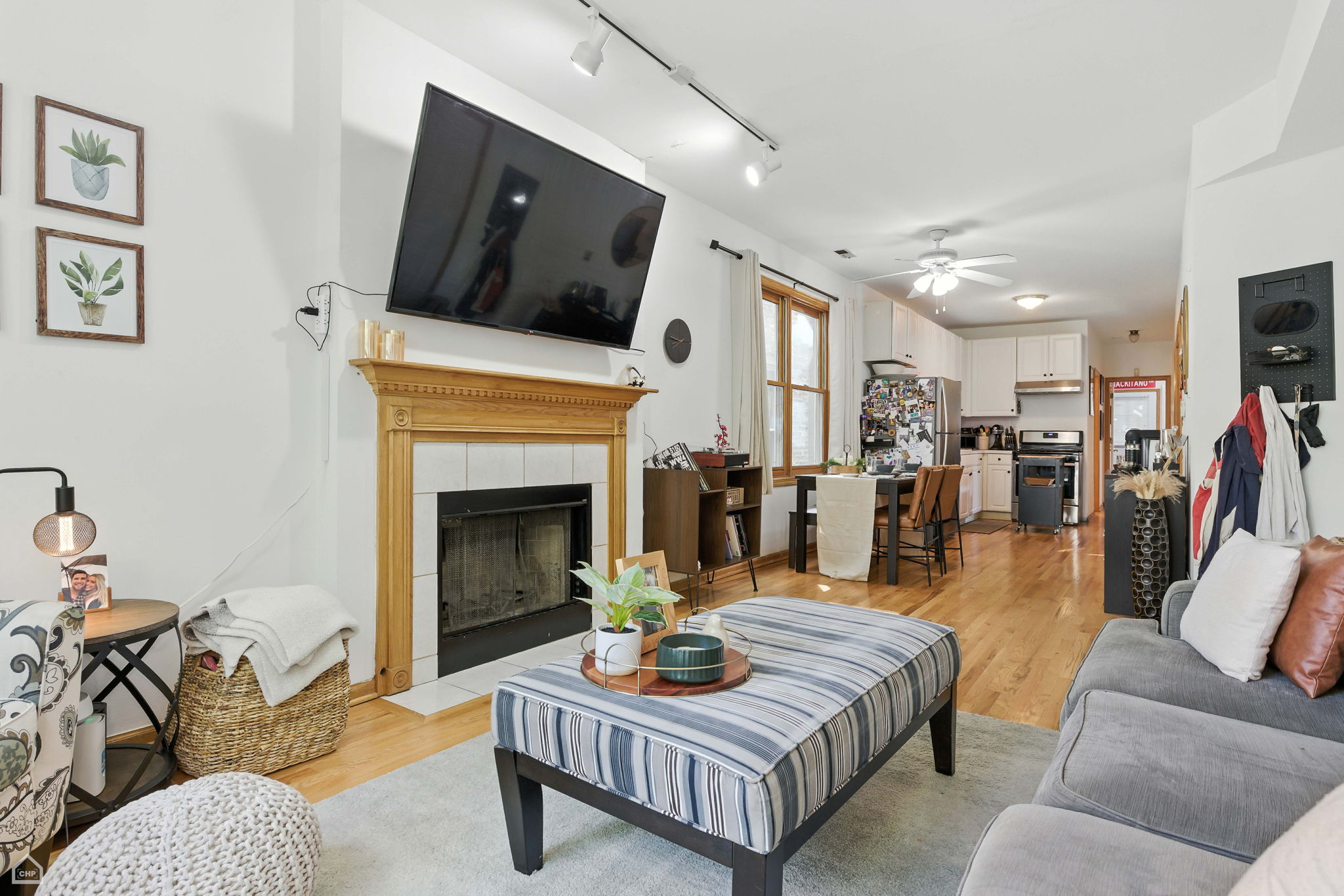 1343 N Leavitt St 2 - 090525_002