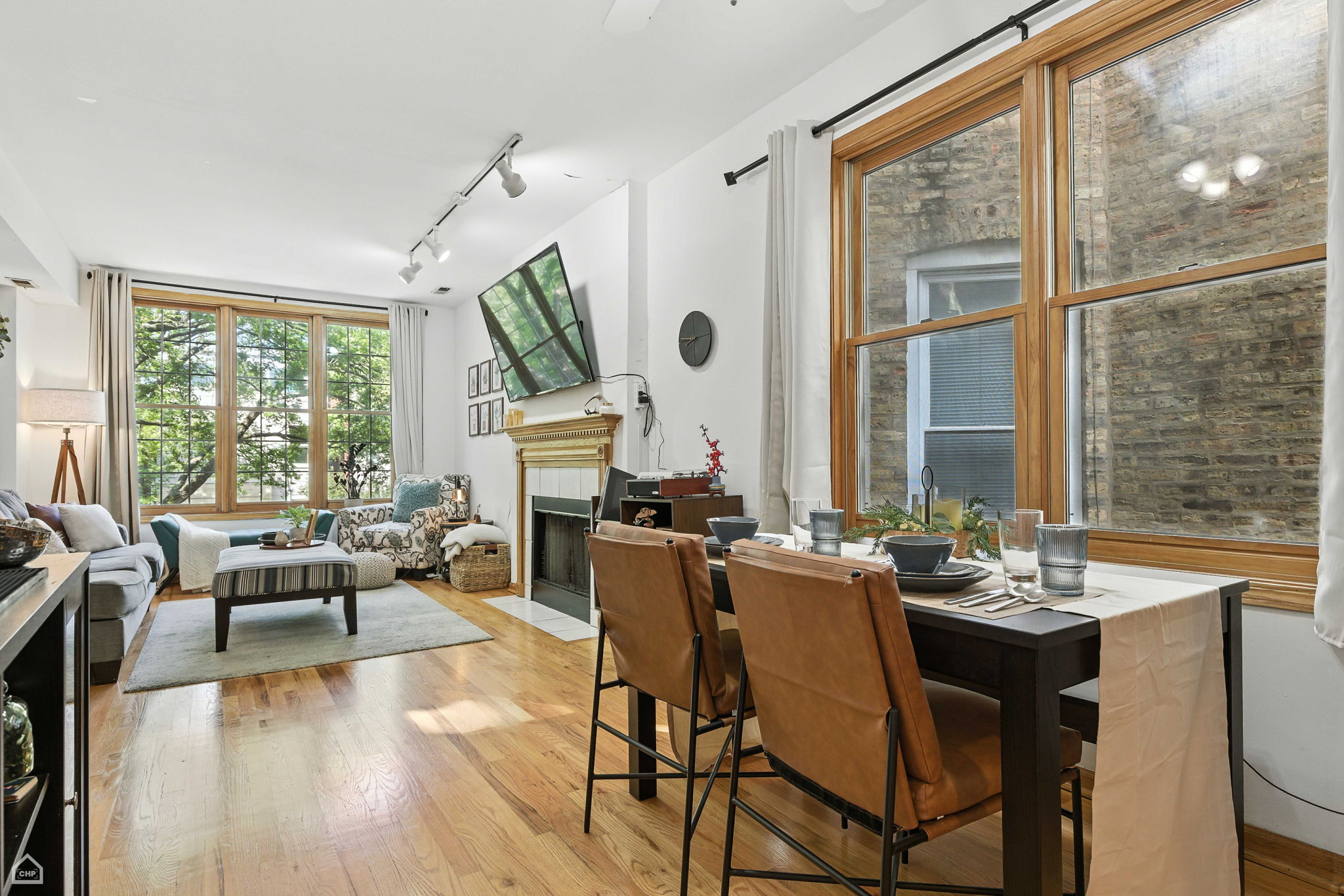 1343 N Leavitt St 2 - 090525_004