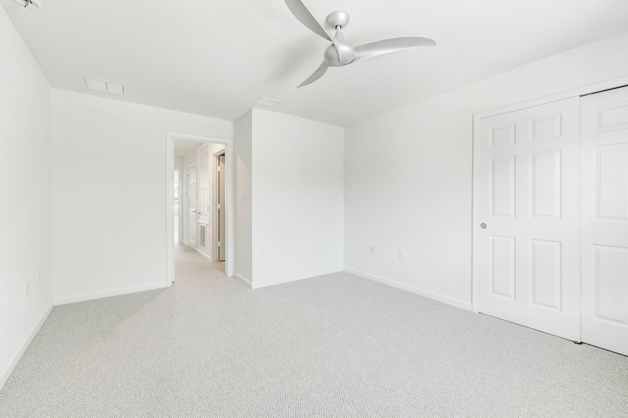 32d Bedroom