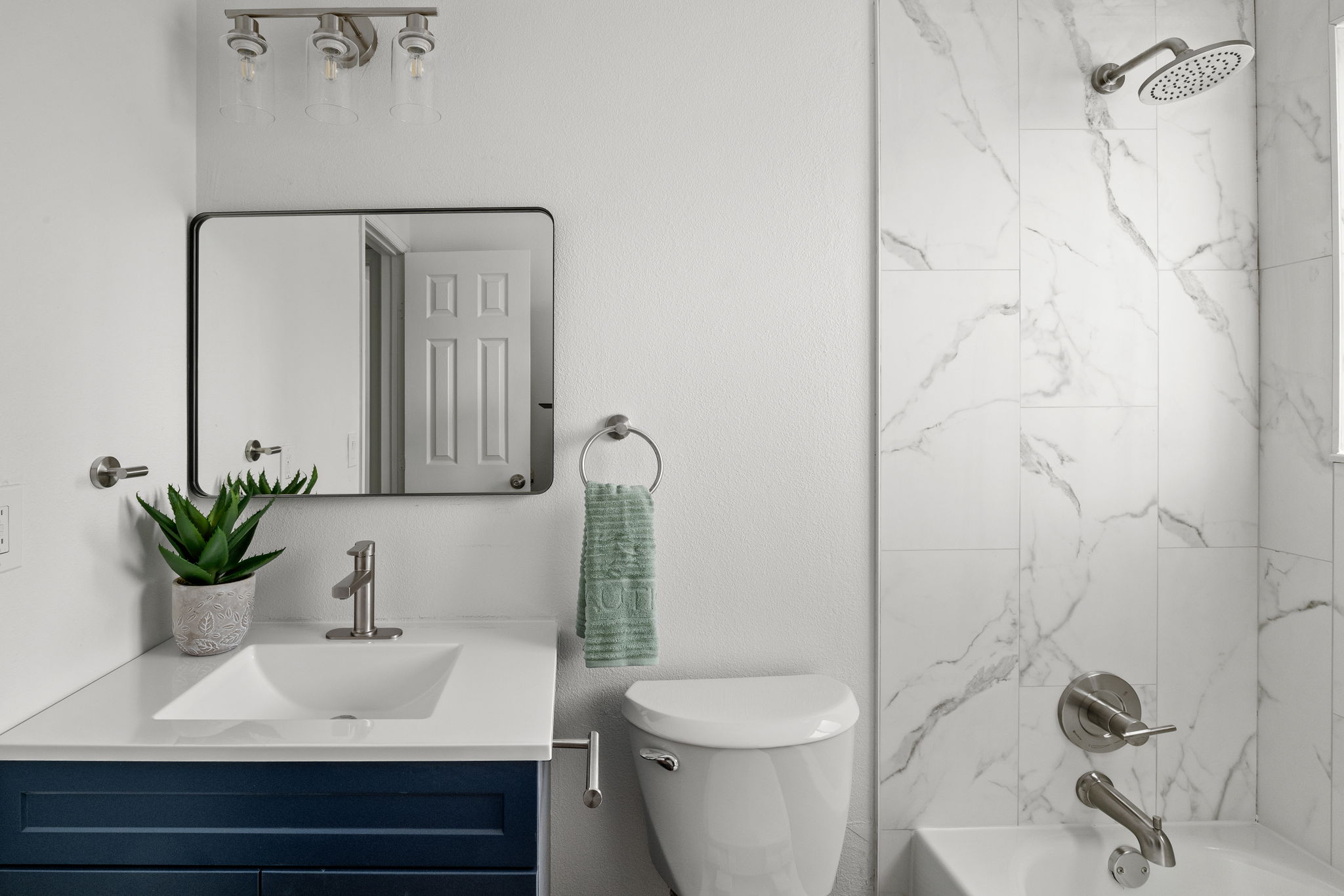 Upstairs Bath 2