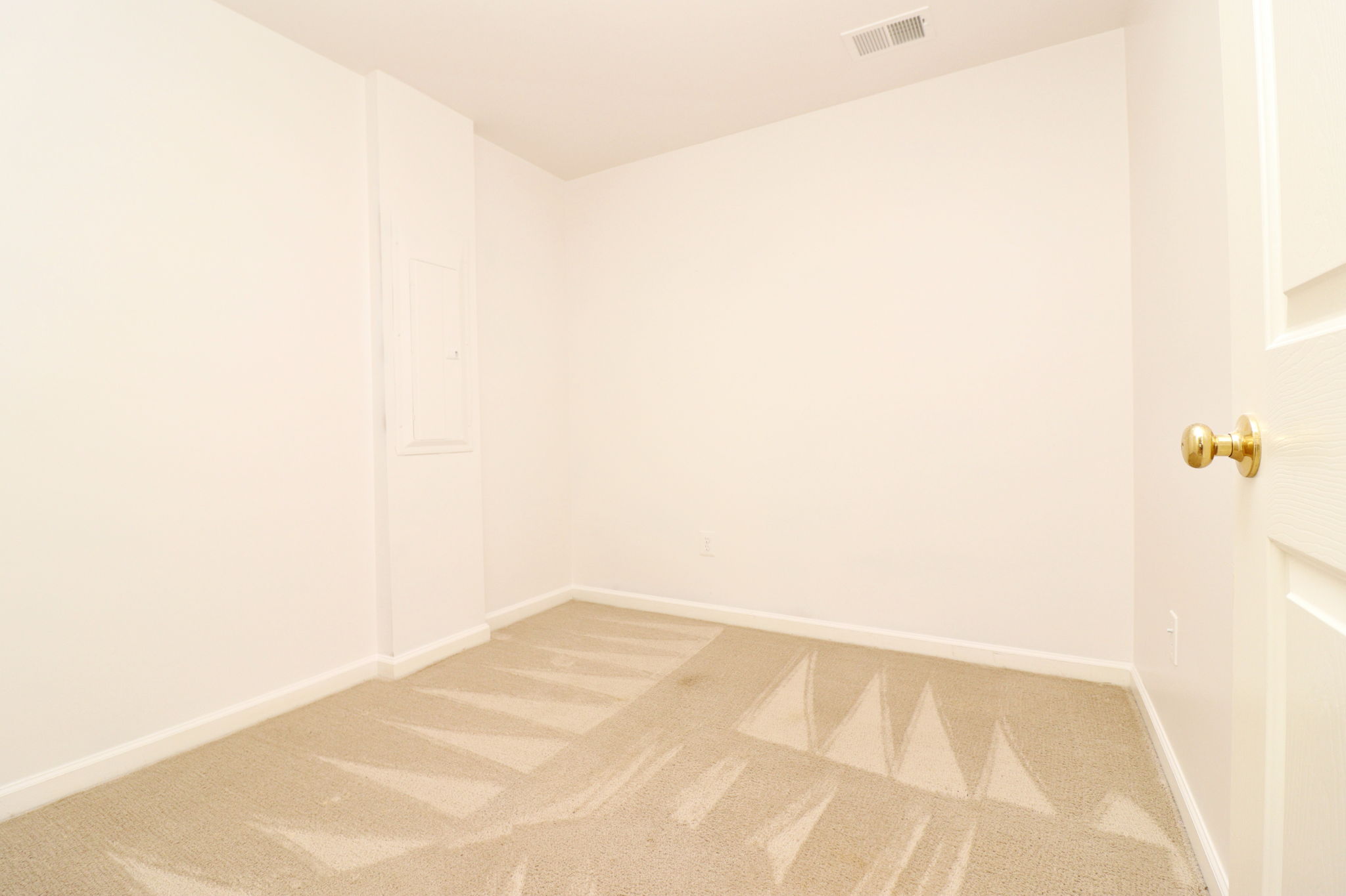 BASEMENT BED1
