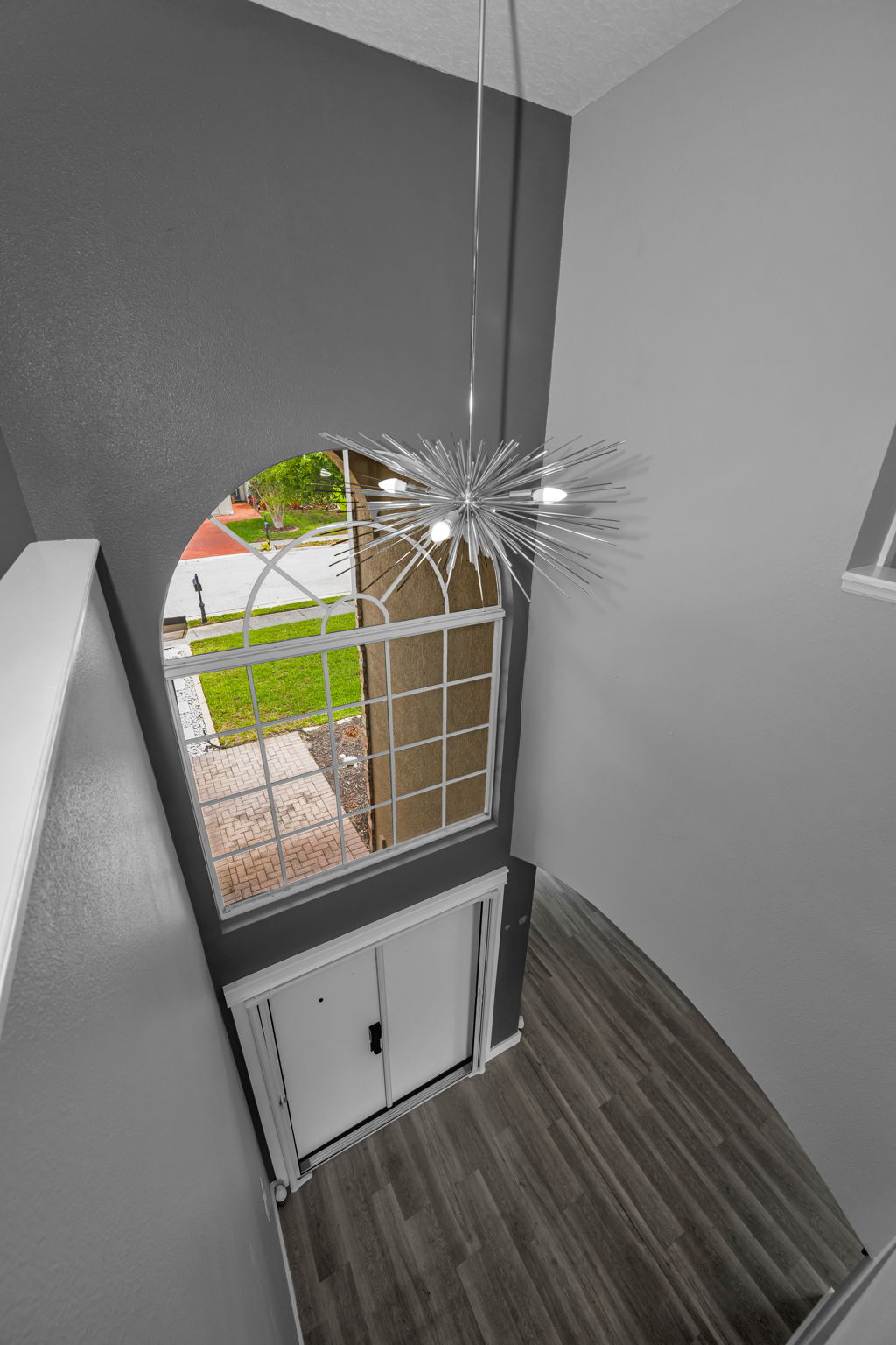 Upper Level Foyer 1