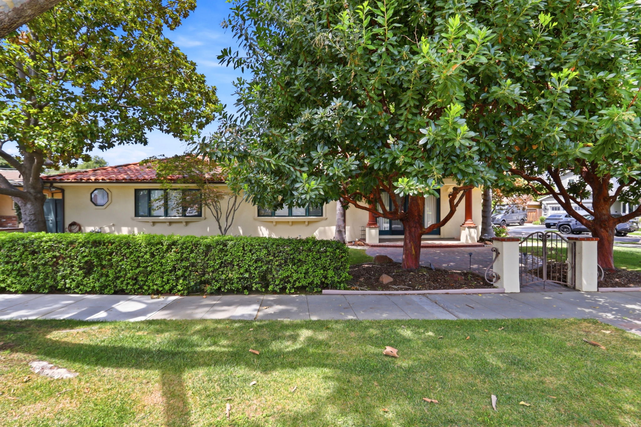 005_F8_1345 Ridley Way