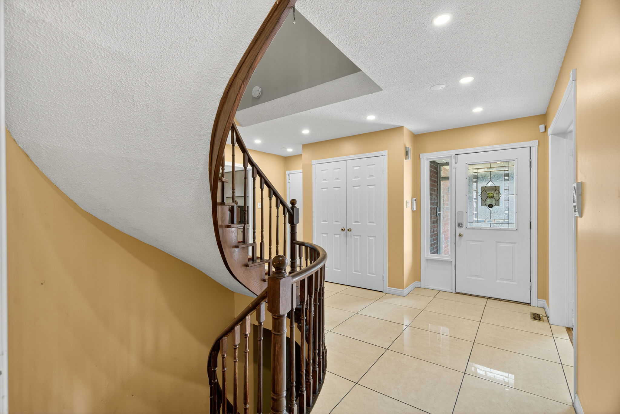 1345 Sir David Dr Oakville, ON L6J 6V5