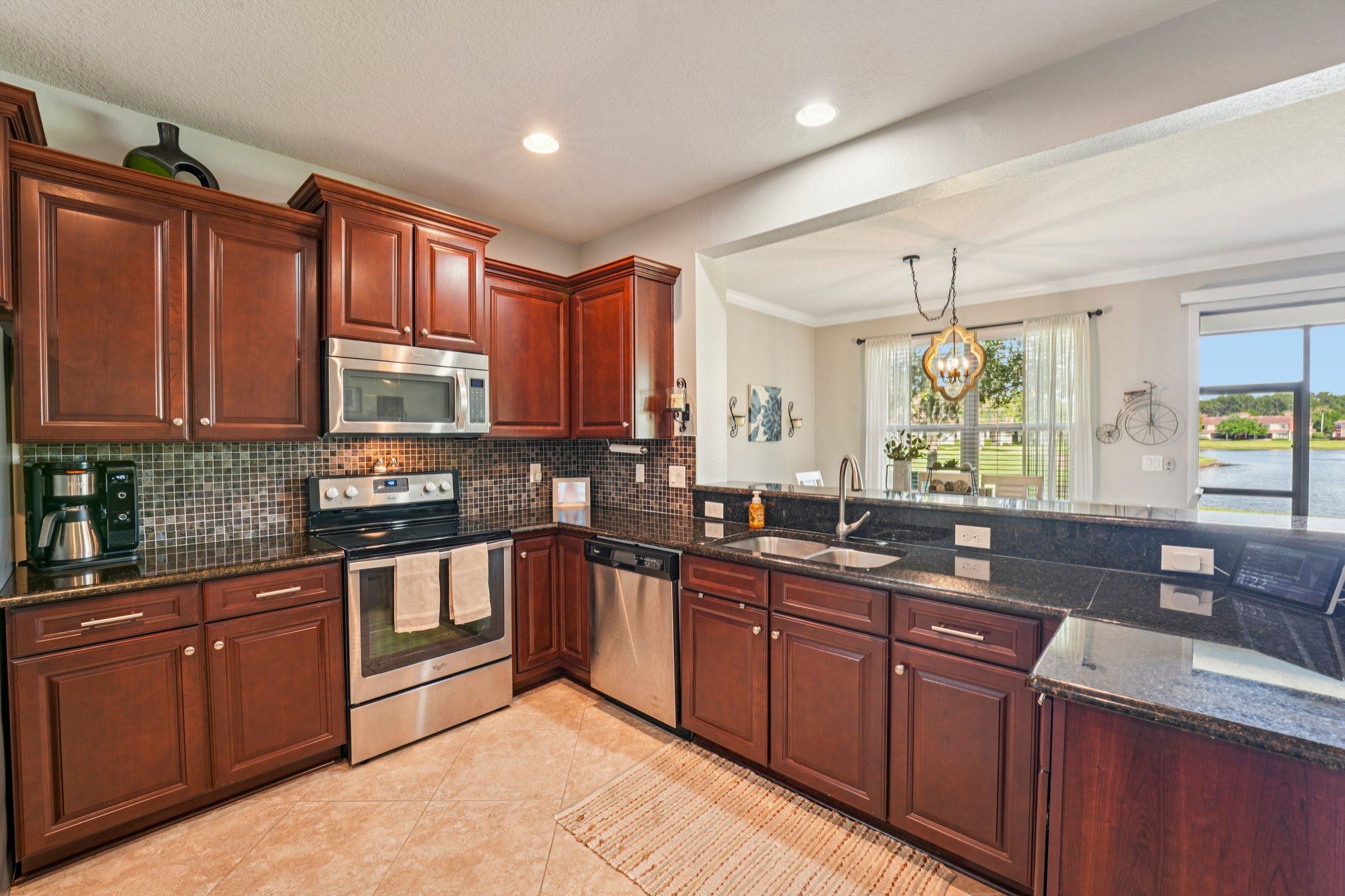 Isla Vista Dr-S1404-015.jpg