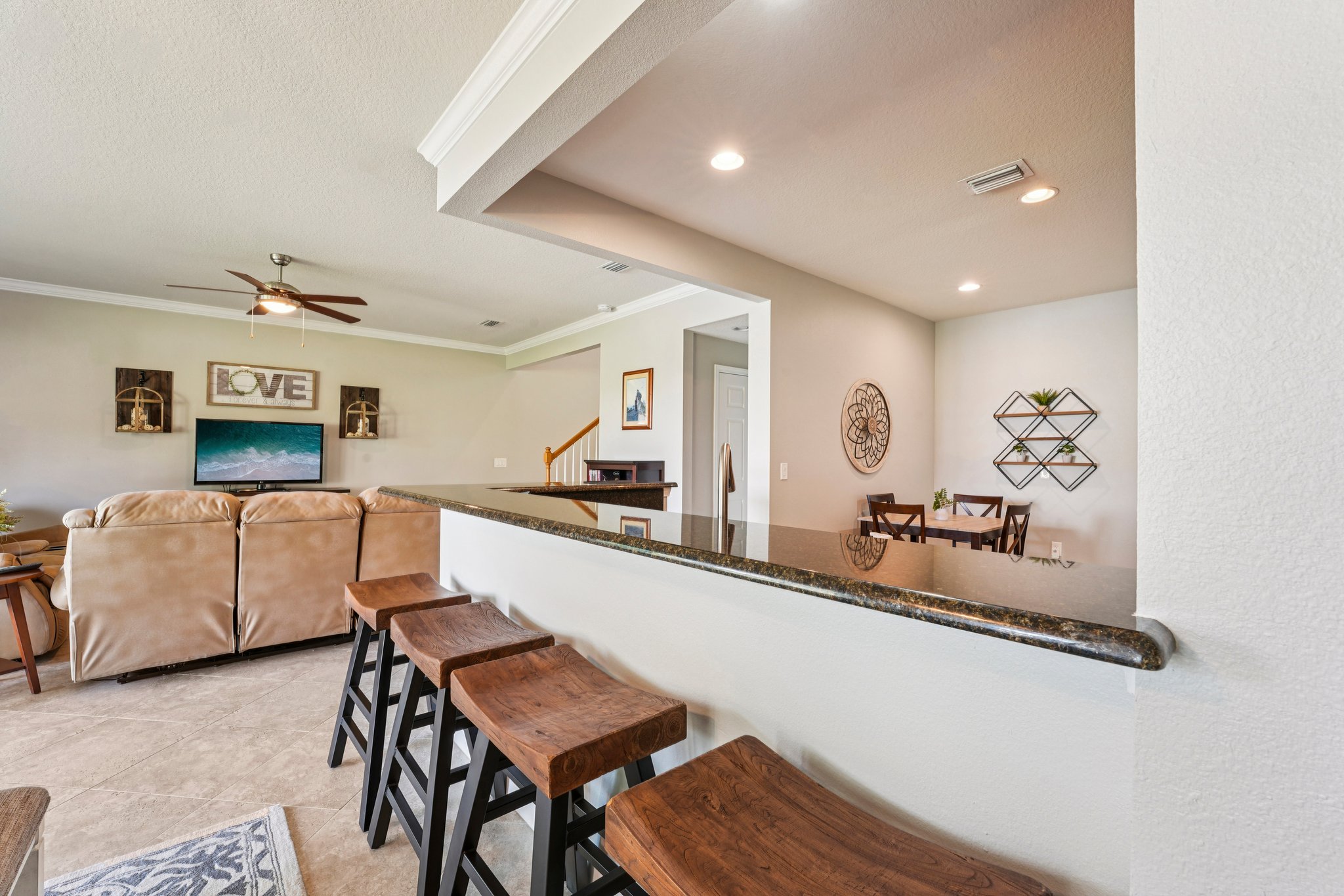 Isla Vista Dr-S1404-017.jpg