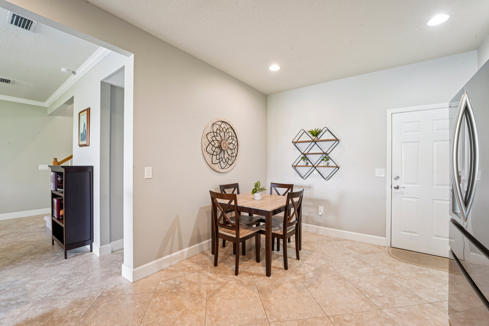 Isla Vista Dr-S1404-026.jpg