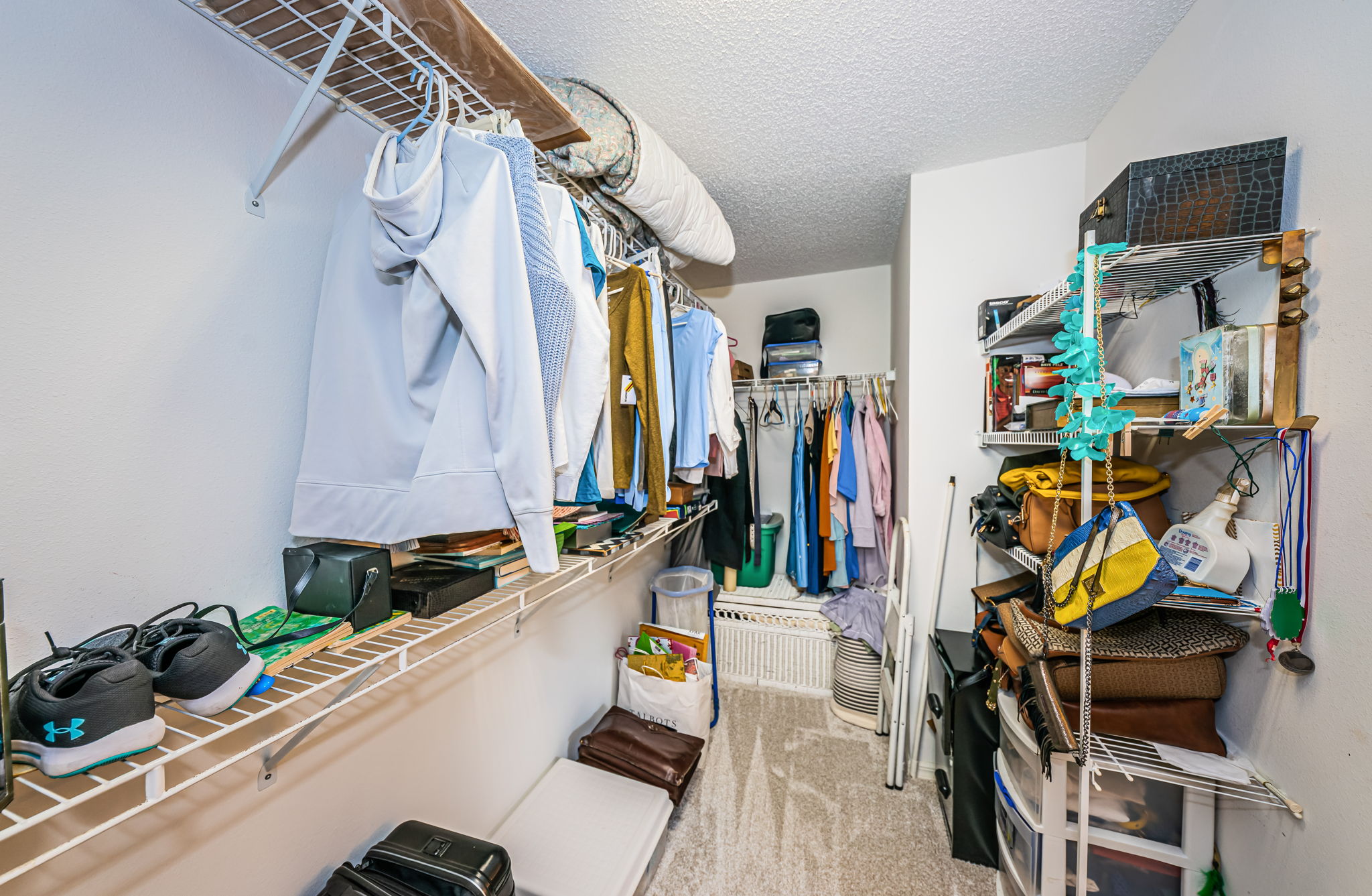 Master Bedroom Walk-in Closet1b