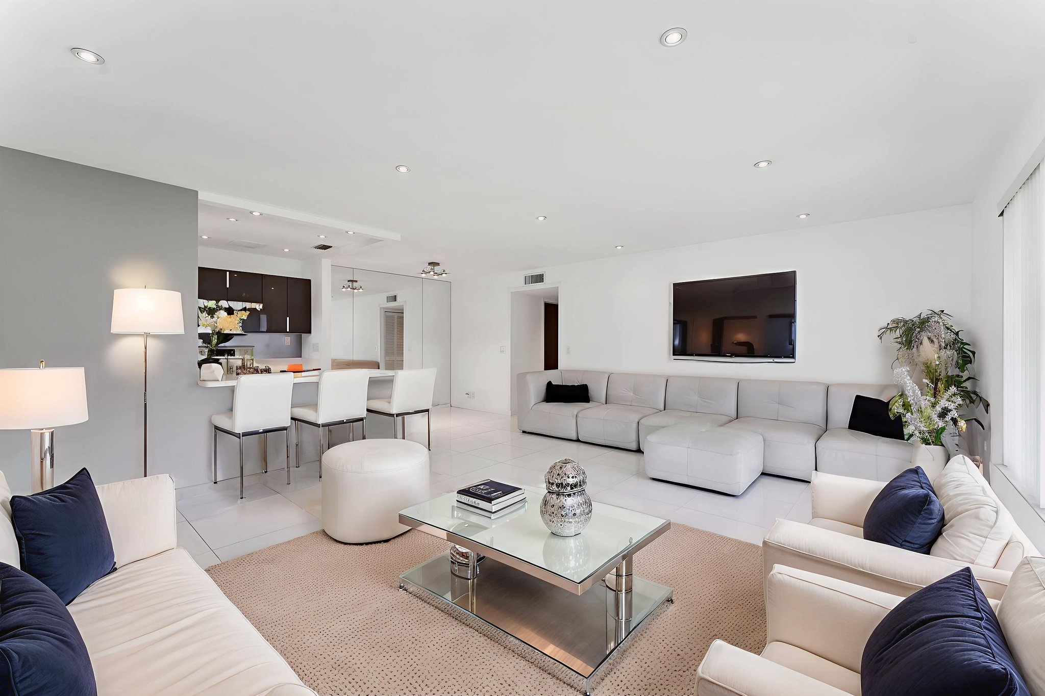 DSC02106 virtually staged.jpeg