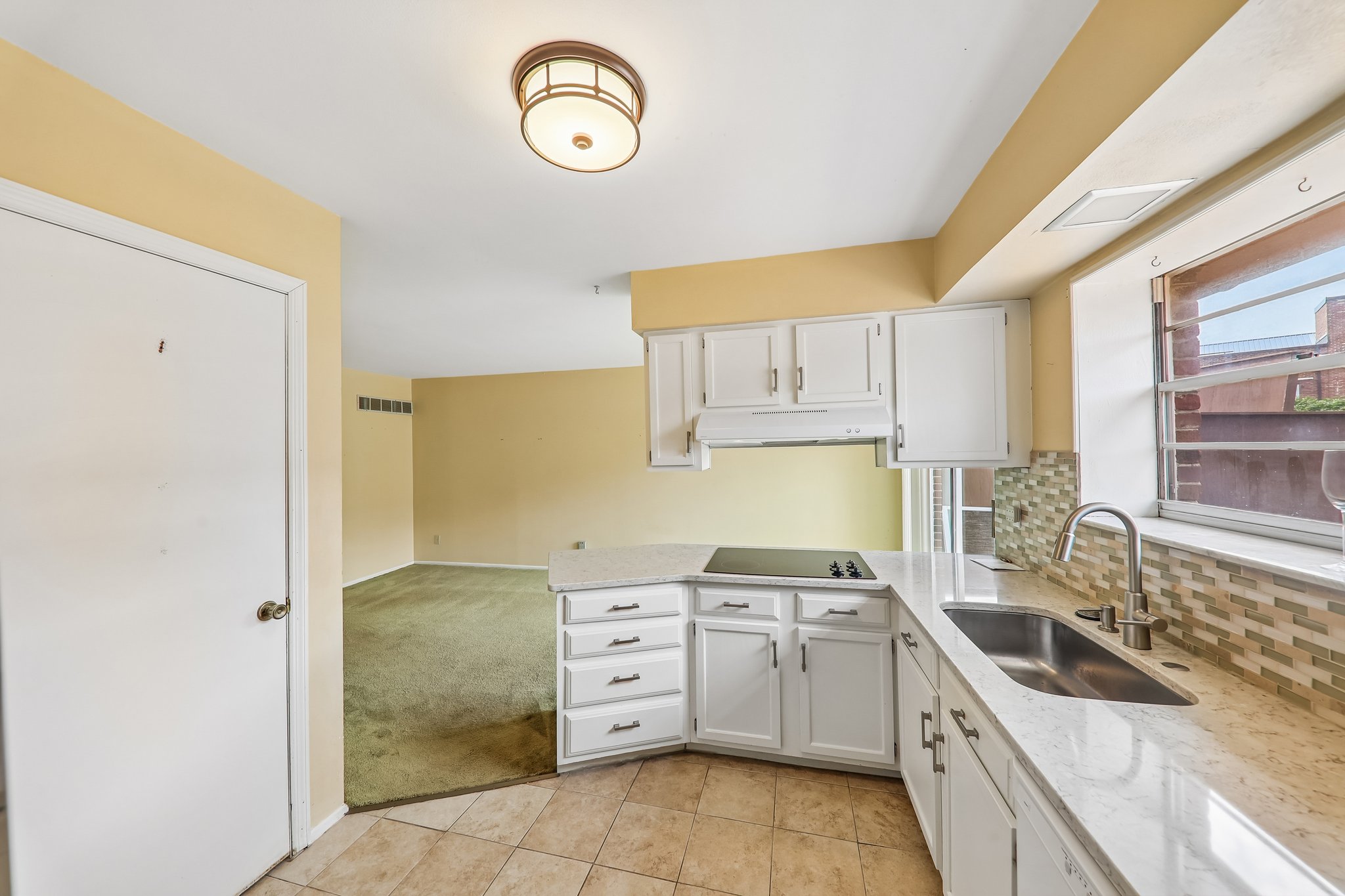 13484 Coliseum Dr-S2705-013.jpg