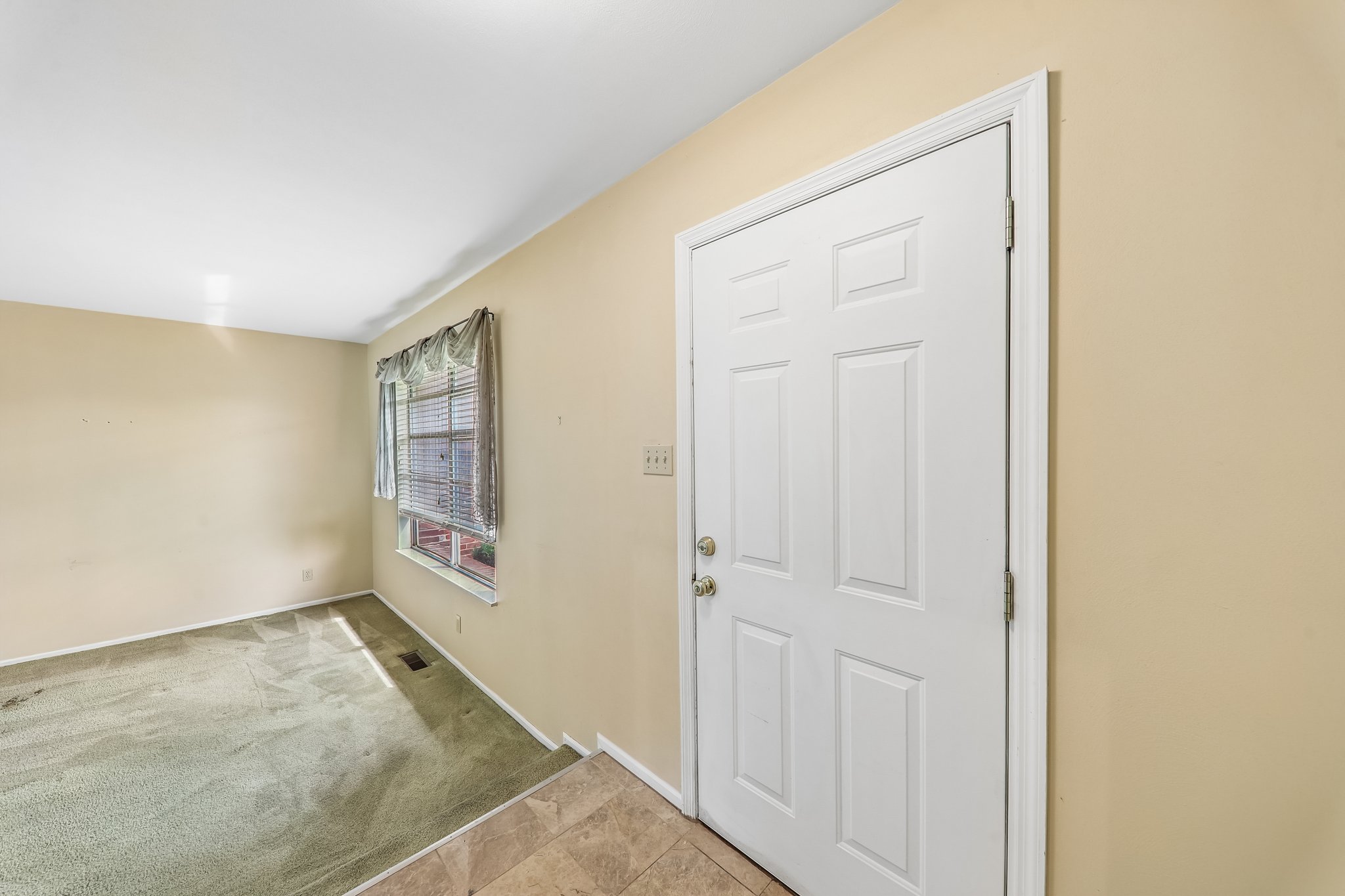 13484 Coliseum Dr-S2705-014.jpg