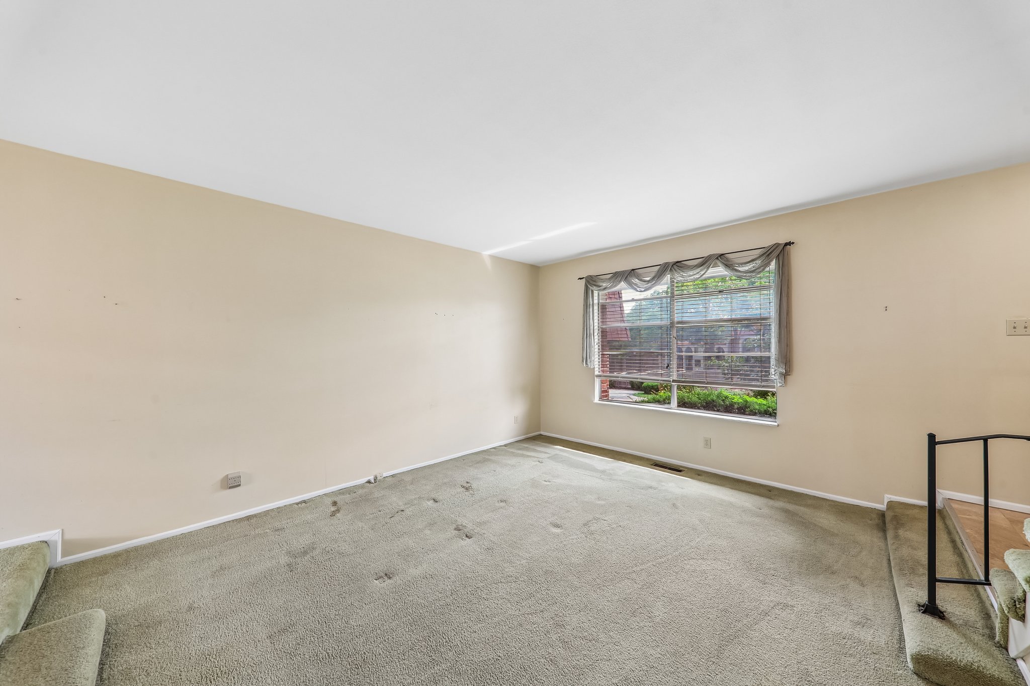 13484 Coliseum Dr-S2705-016.jpg
