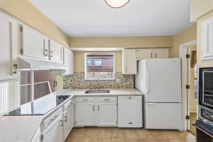 13484 Coliseum Dr-S2705-011.jpg