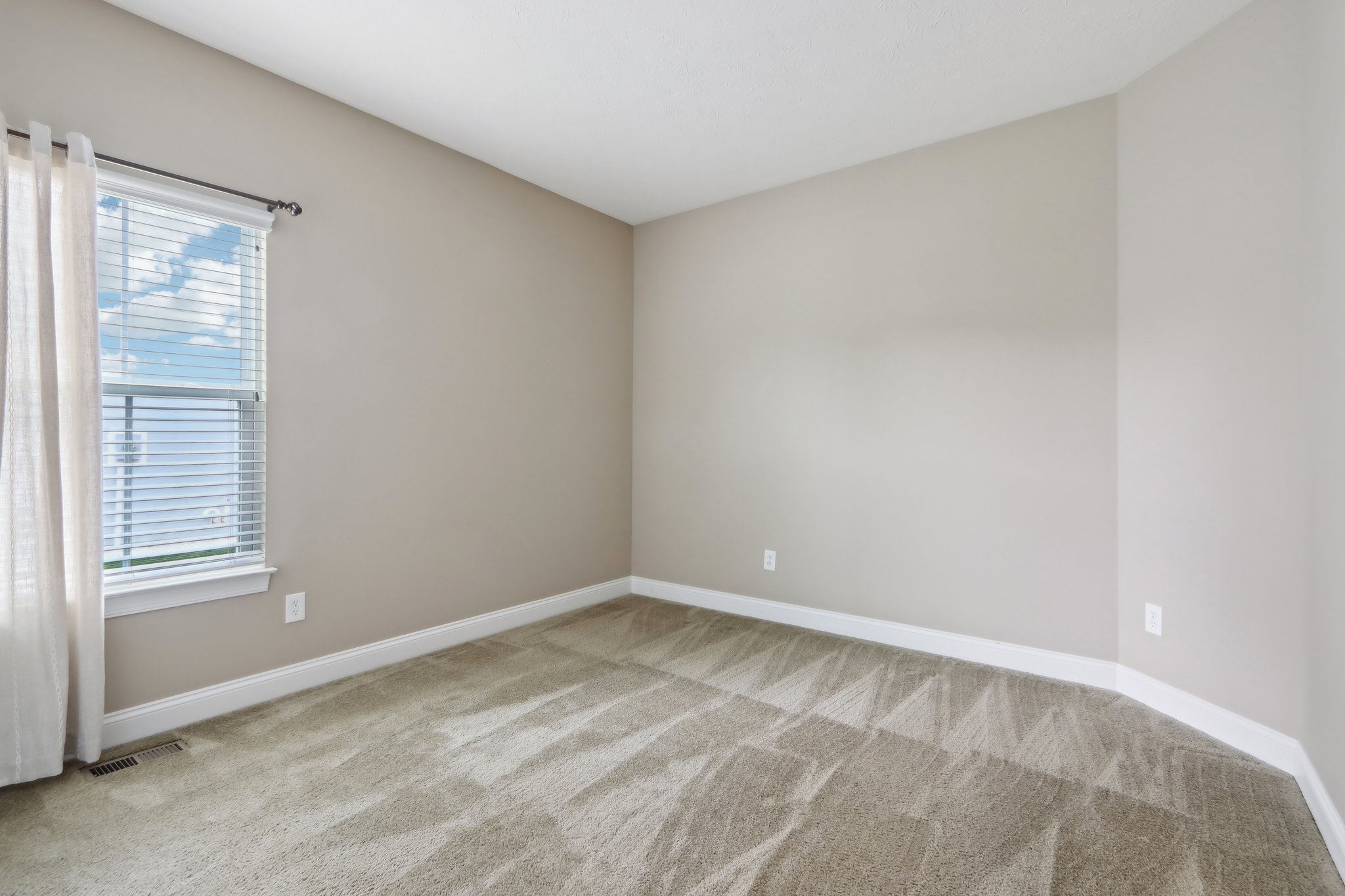 Moorcroft Dr-1404-019.jpg