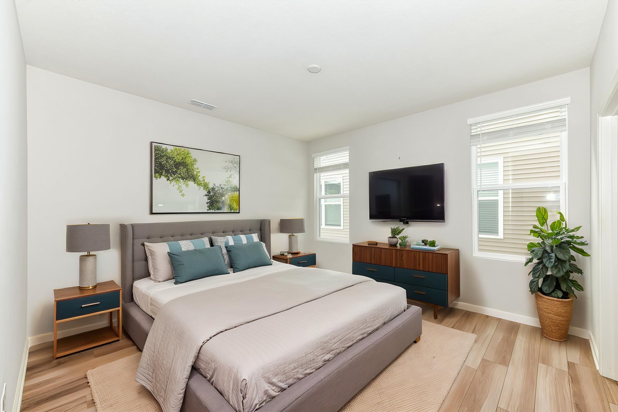 DSC_5005 virtually staged.jpeg