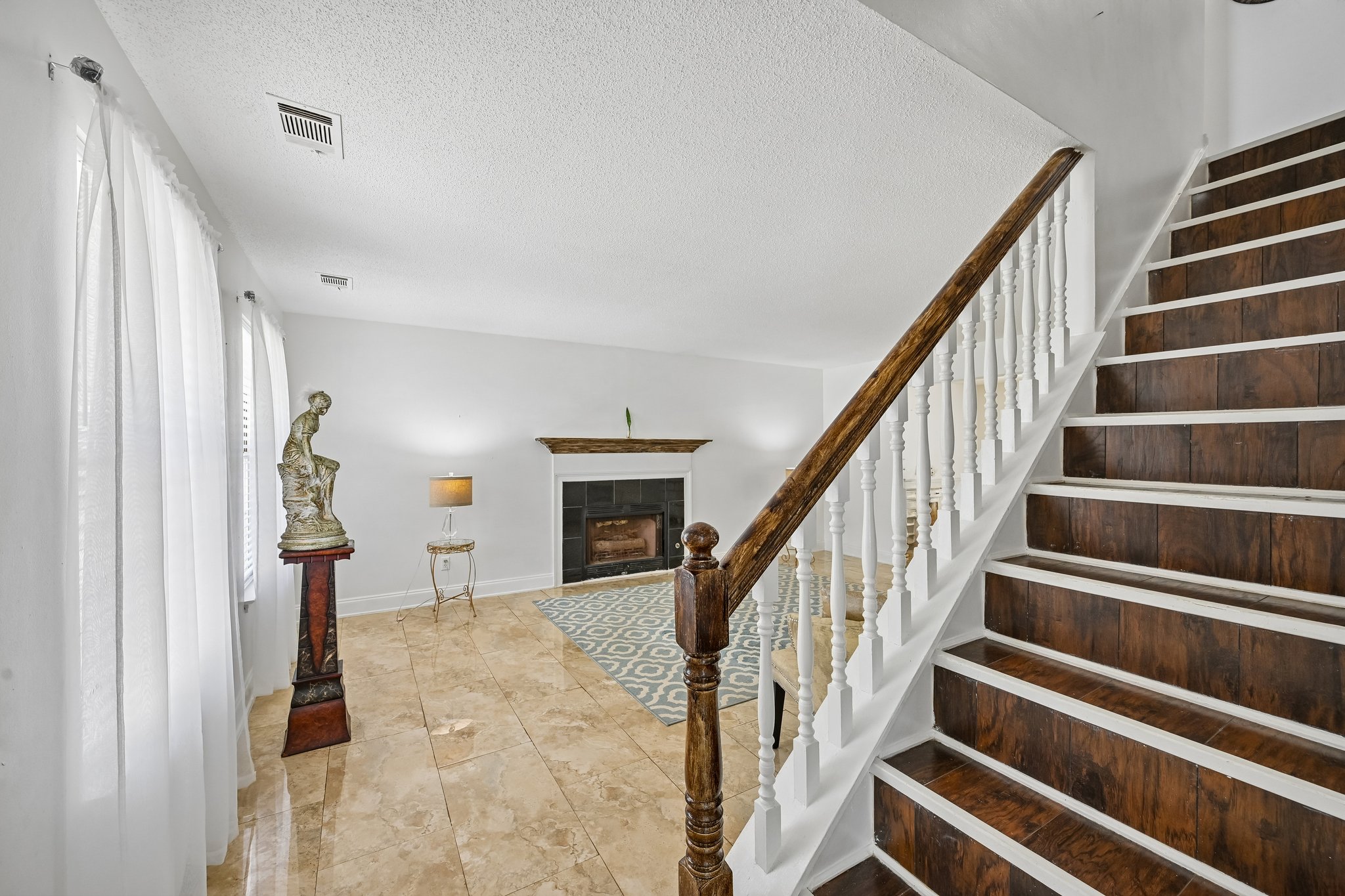 Creekview Dr-S2208-008.jpg