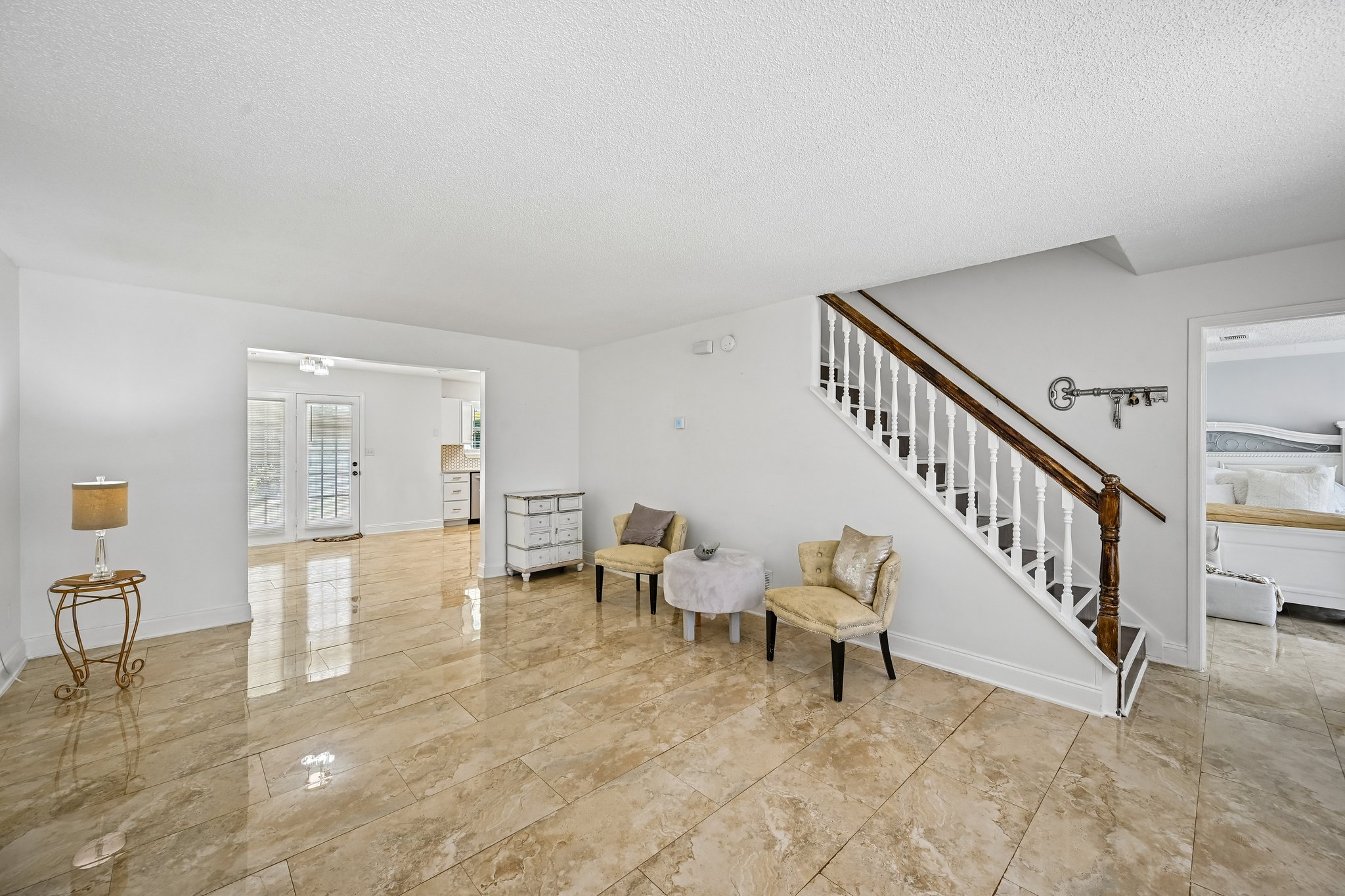 Creekview Dr-S2208-017.jpg