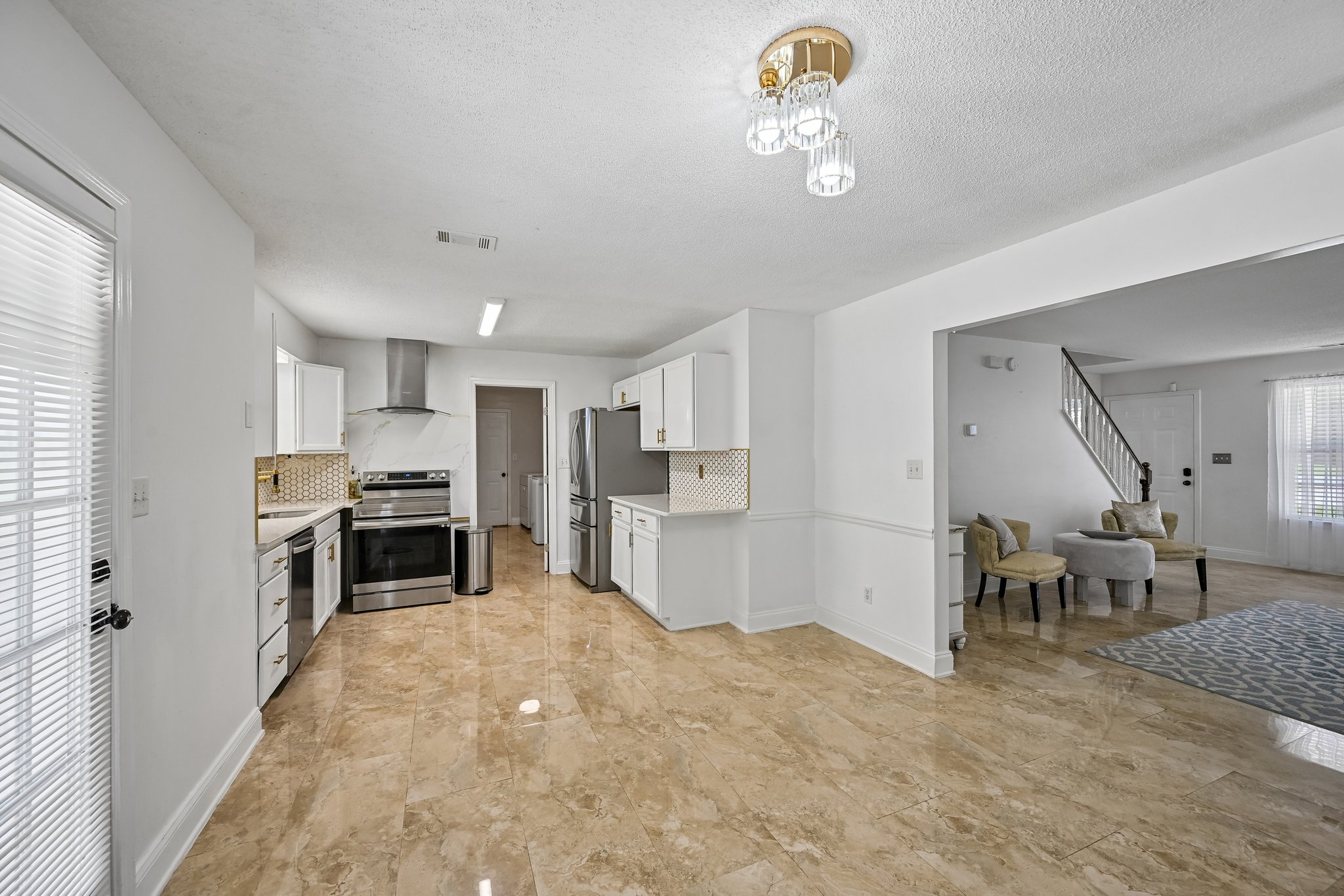 Creekview Dr-S2208-021.jpg