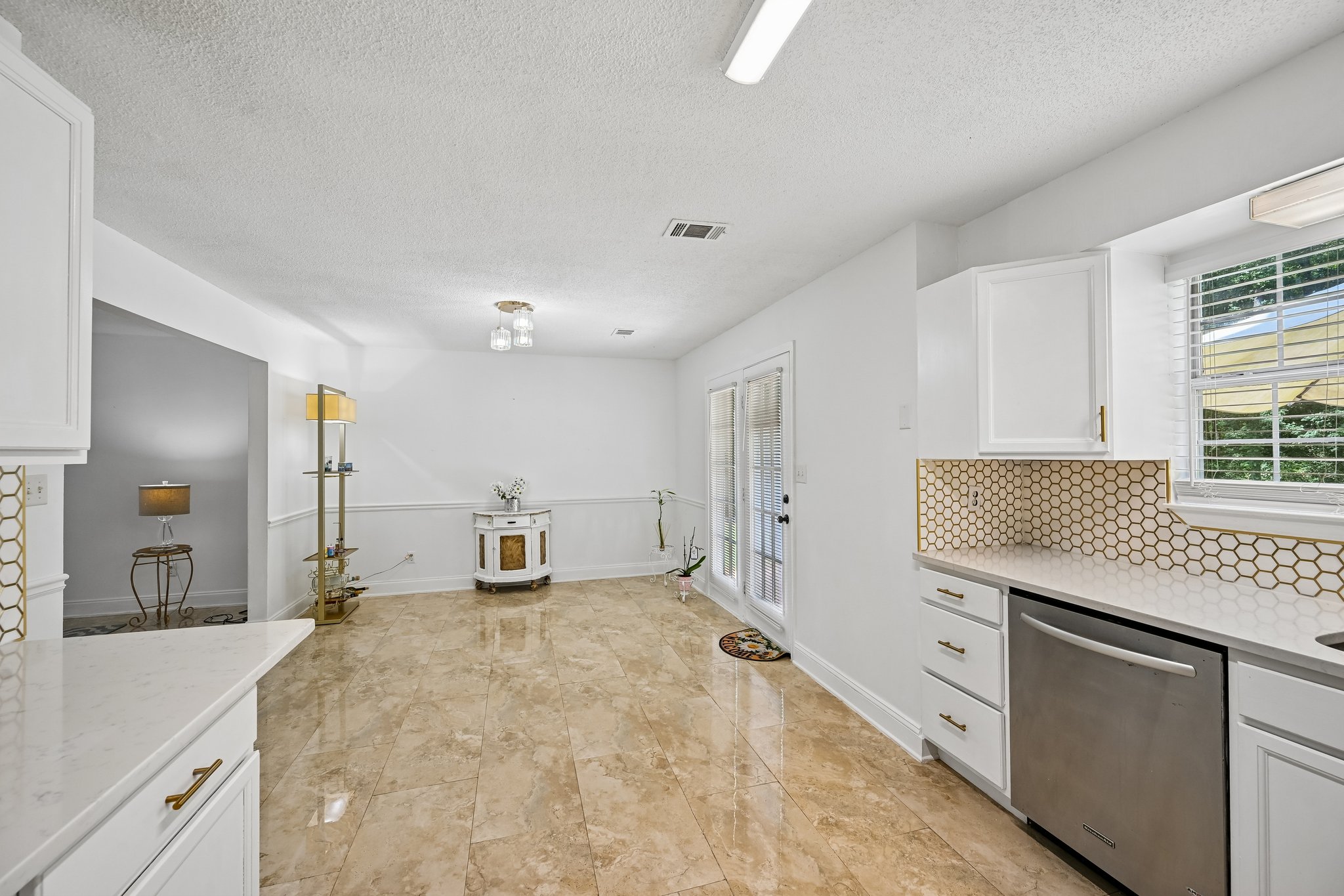 Creekview Dr-S2208-023.jpg