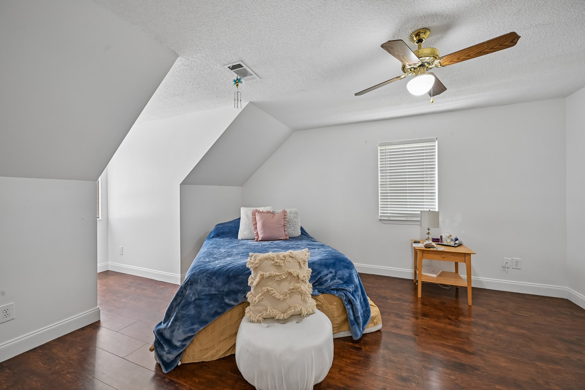 Creekview Dr-S2208-039.jpg