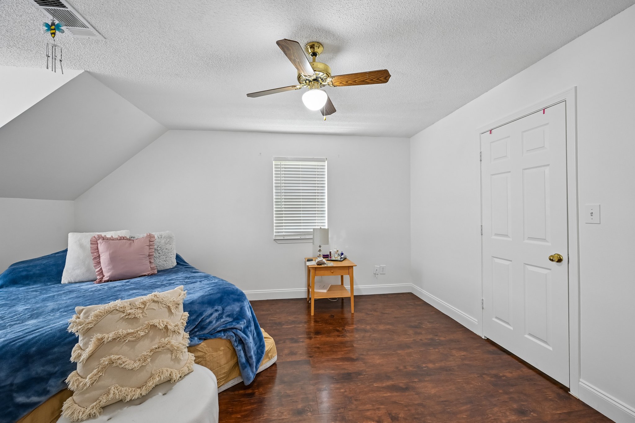 Creekview Dr-S2208-040.jpg