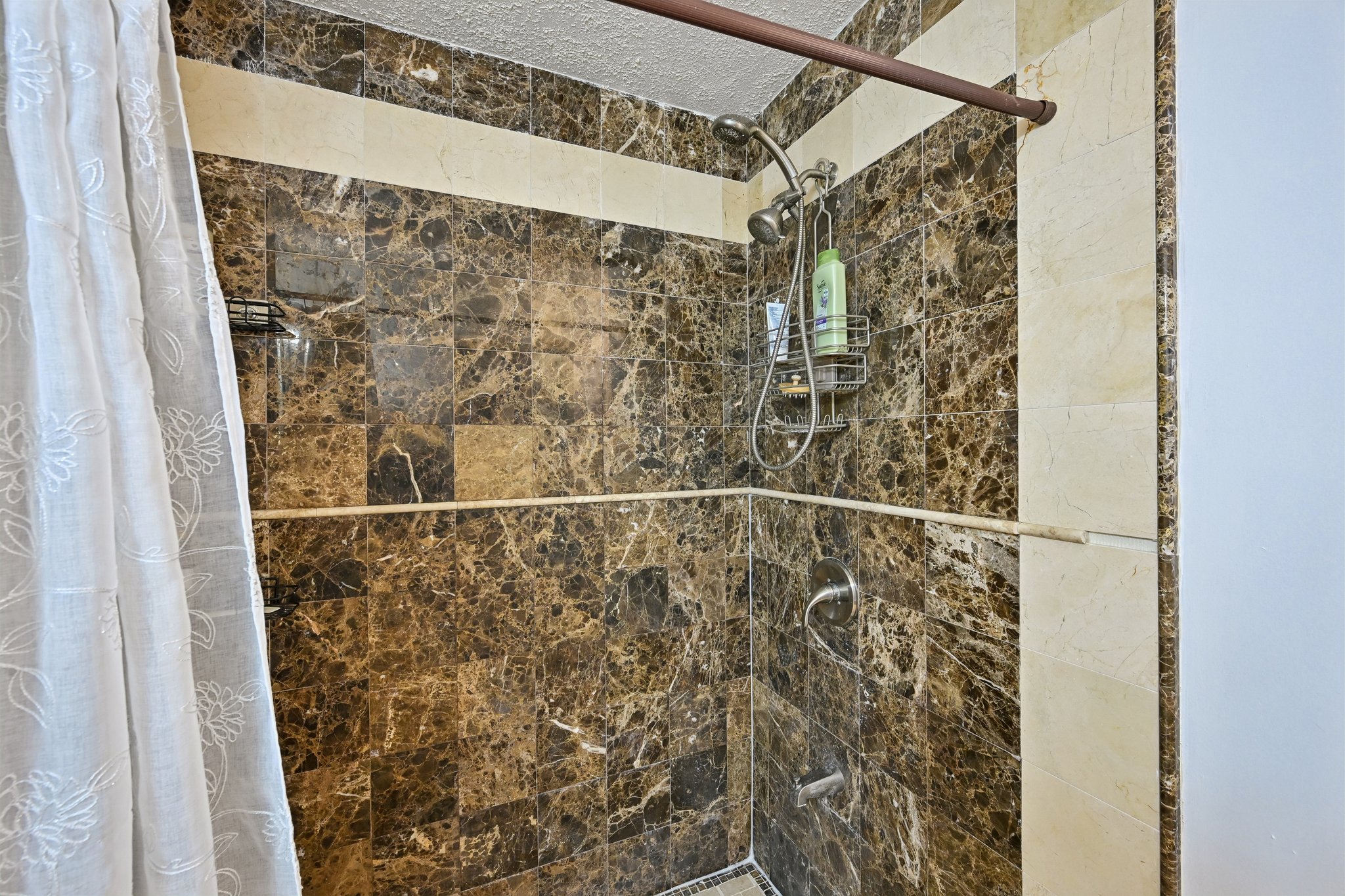 Creekview Dr-S2208-046.jpg