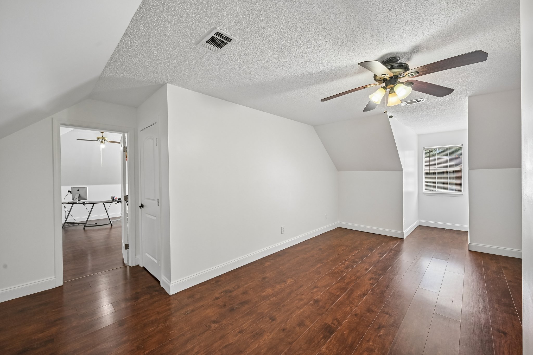 Creekview Dr-S2208-050.jpg