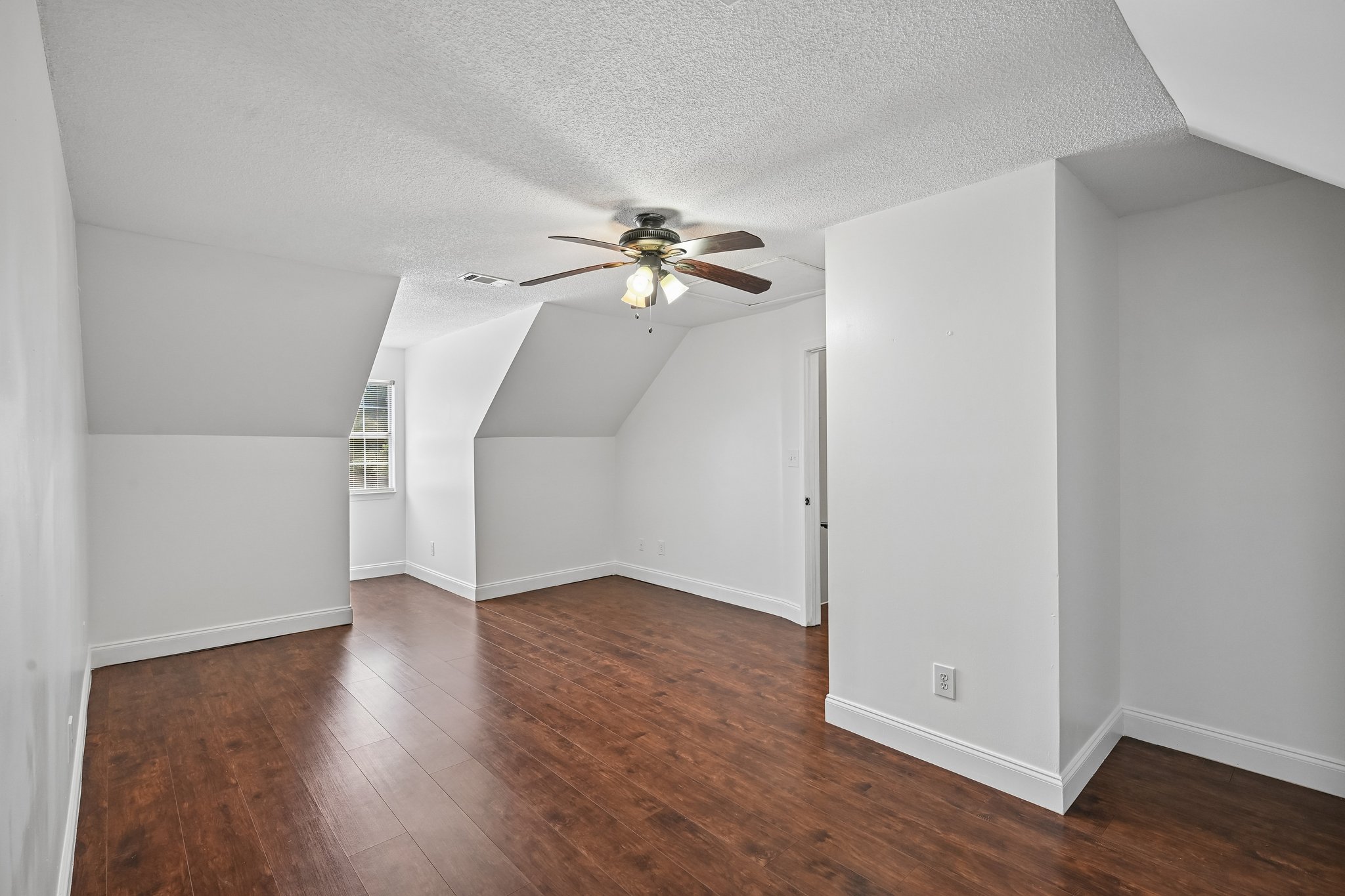 Creekview Dr-S2208-052.jpg