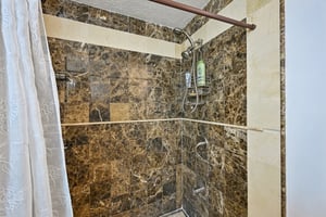 Creekview Dr-S2208-046.jpg