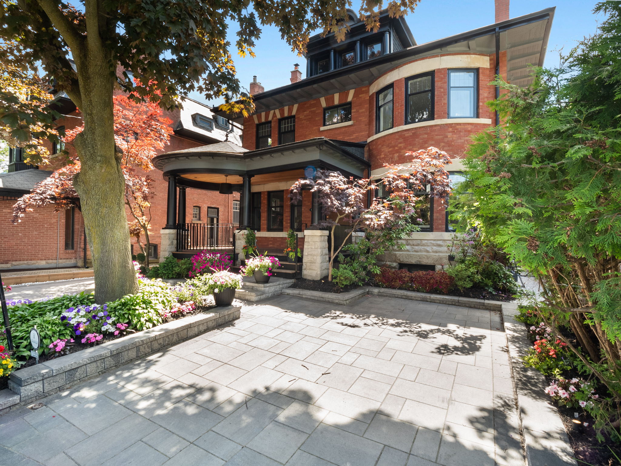 135 Crescent Rd Toronto, ON M4W 1T8