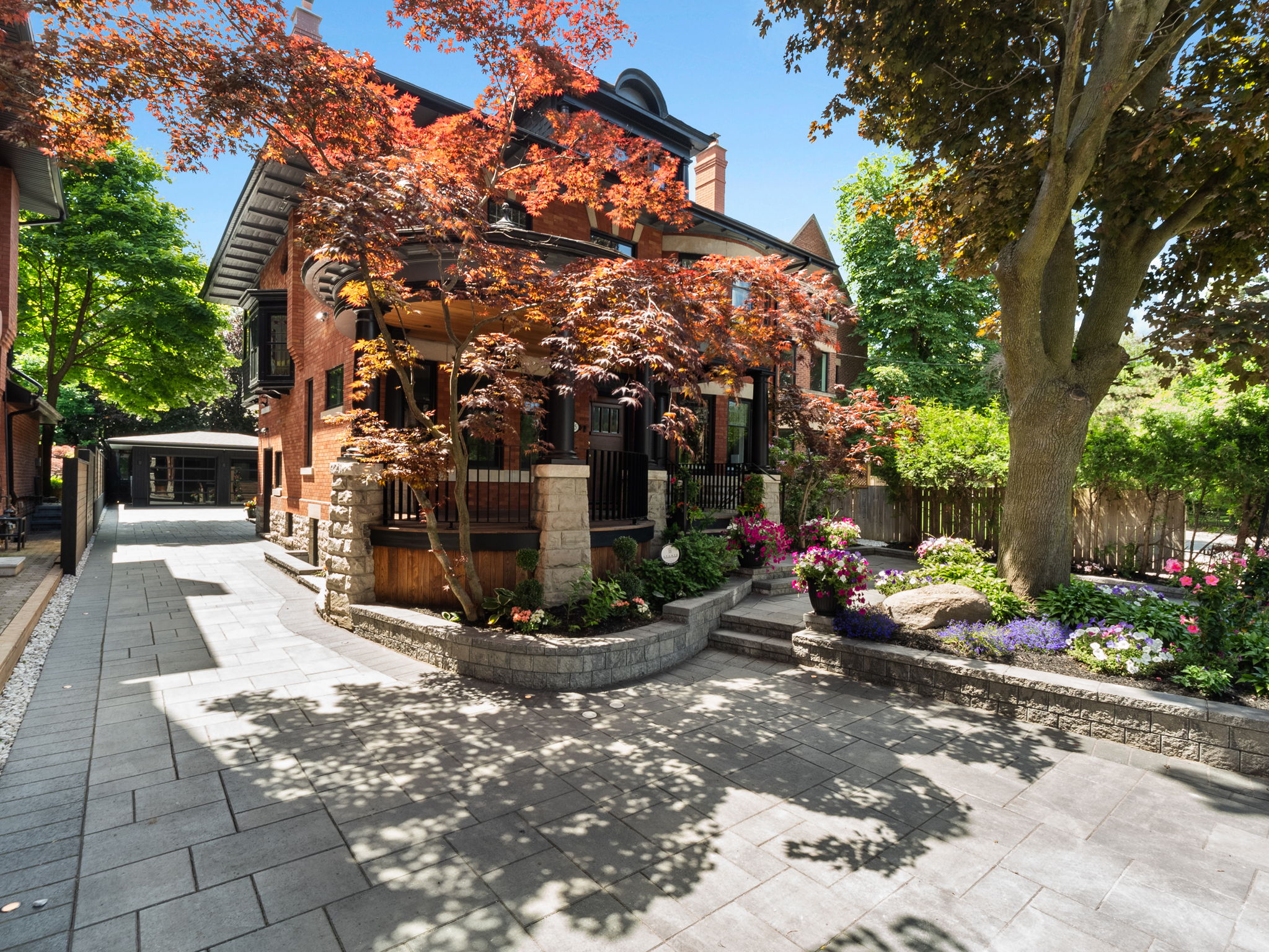 135 Crescent Rd Toronto, ON M4W 1T8