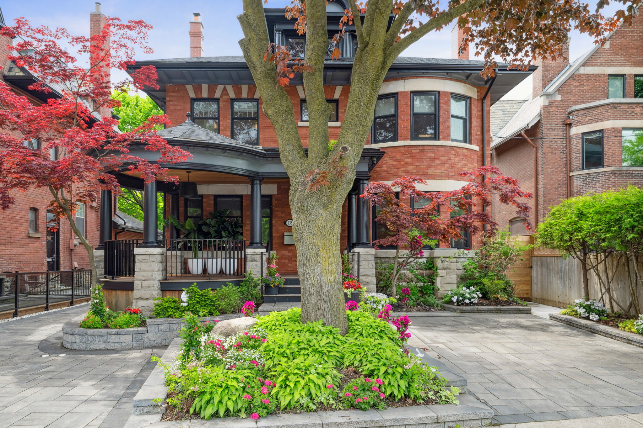 135 Crescent Rd Toronto, ON M4W 1T8