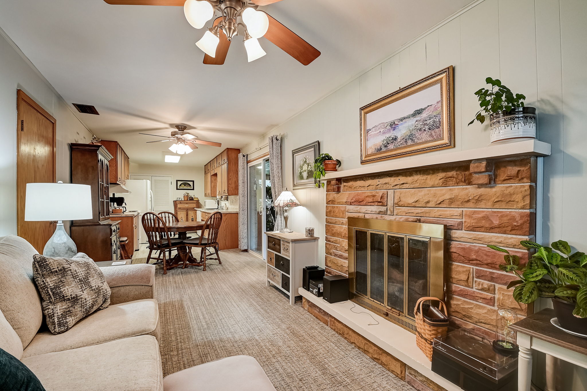 E Hickory Ln-019