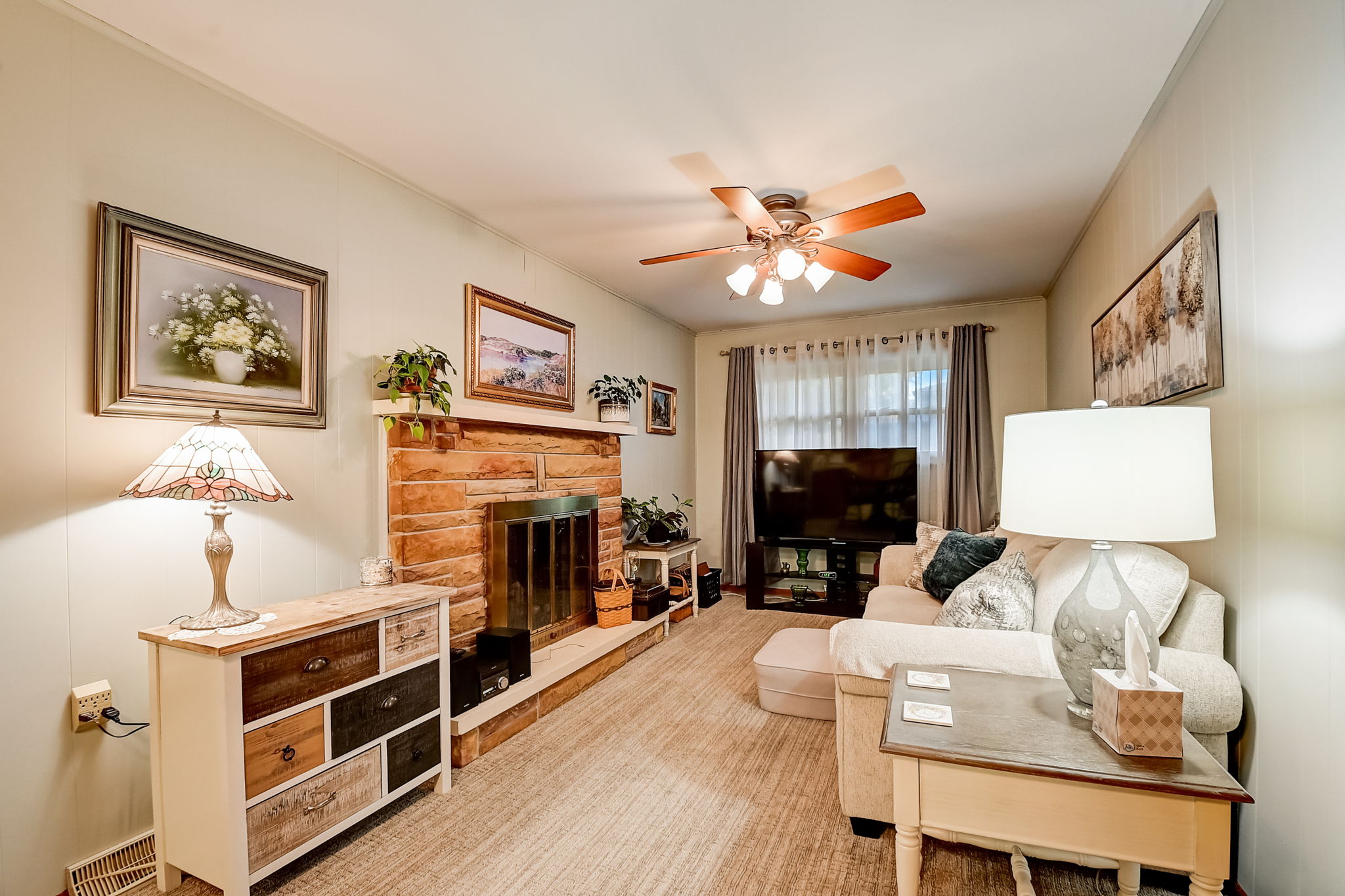 E Hickory Ln-017