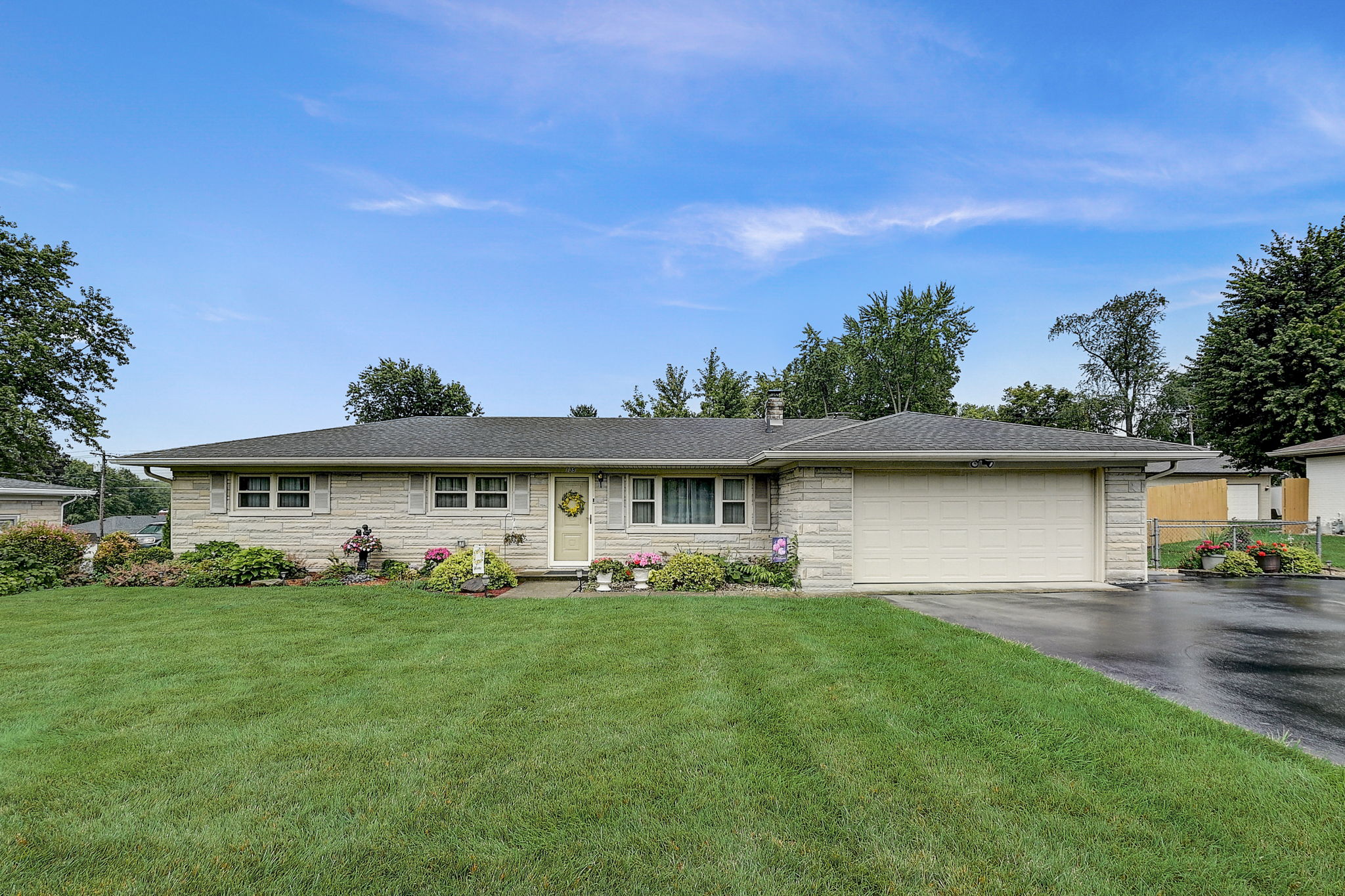 E Hickory Ln-003