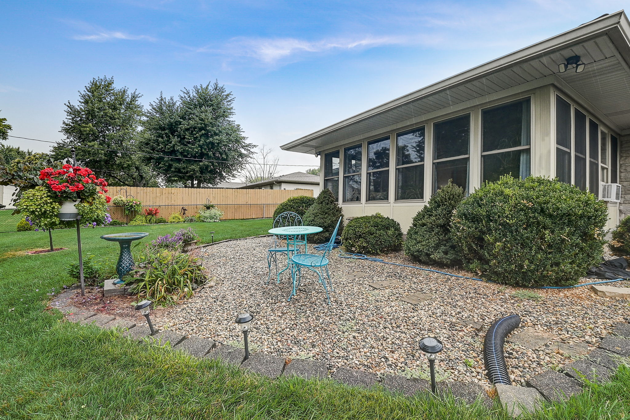 E Hickory Ln-037