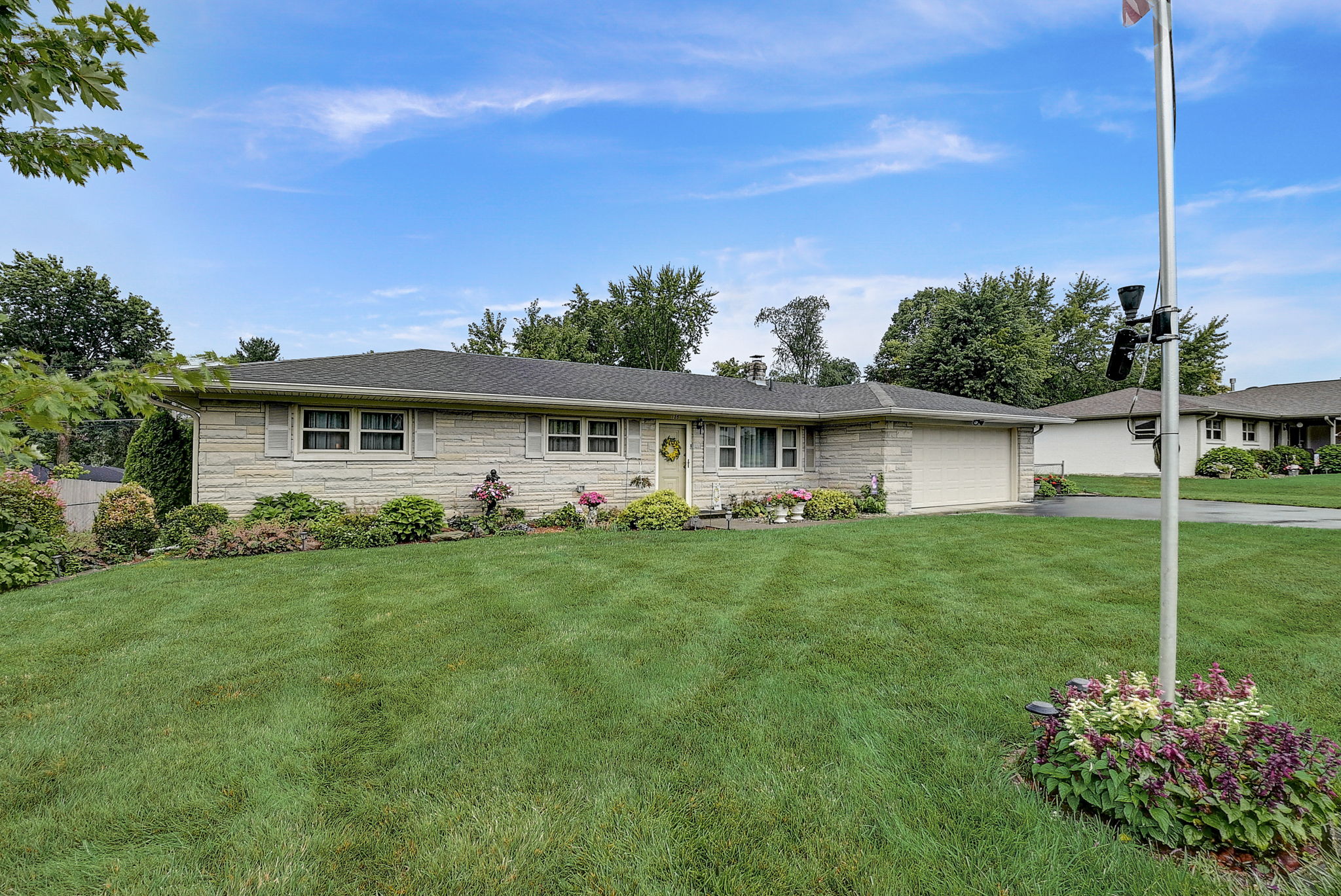 E Hickory Ln-004
