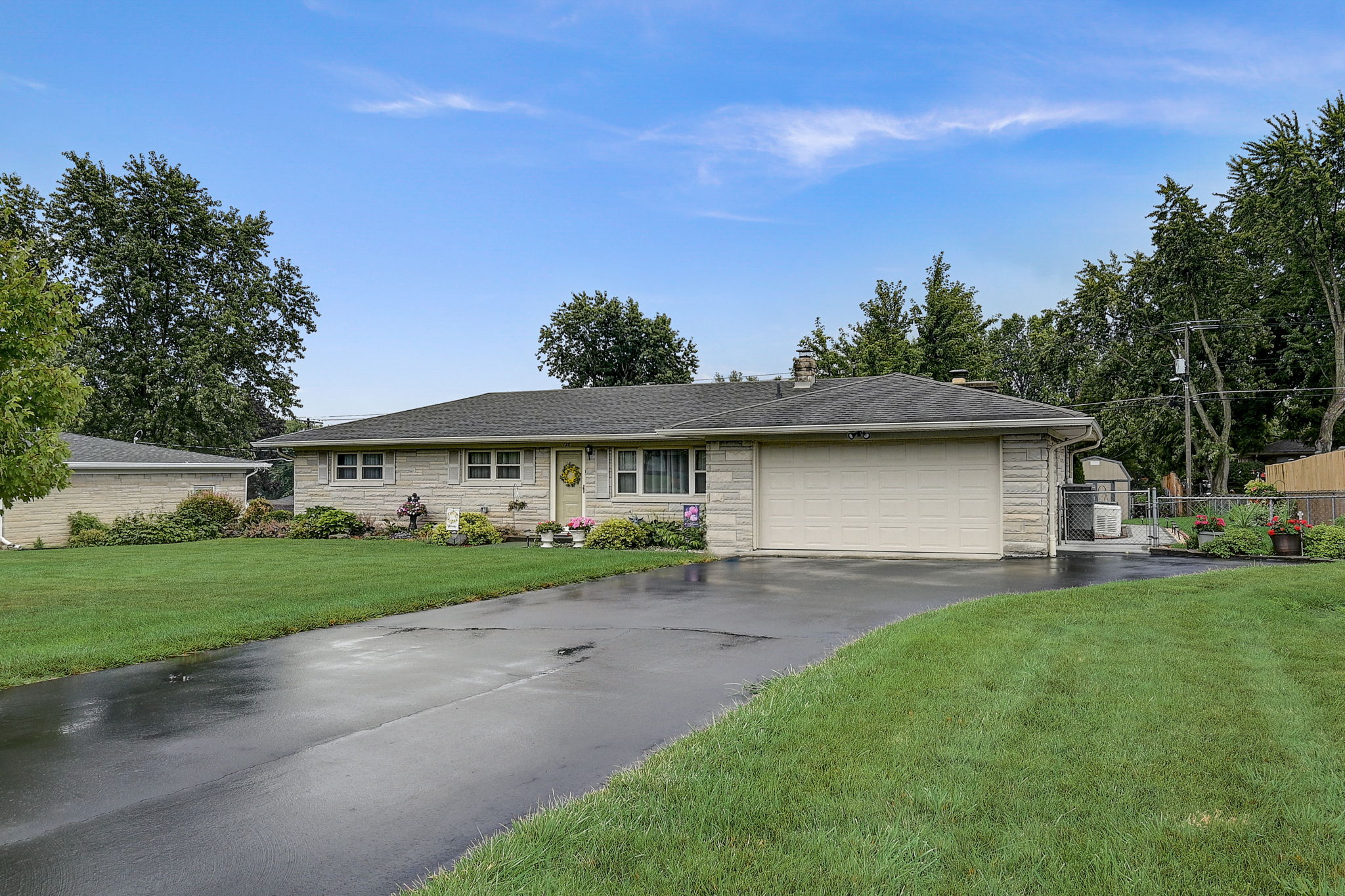 E Hickory Ln-002
